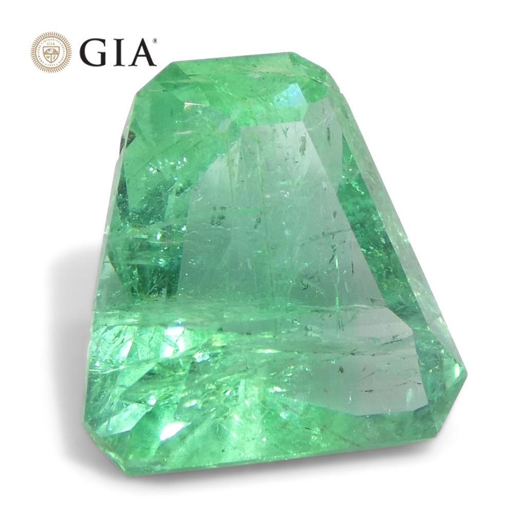 3.06ct Shield Emerald GIA Certified Ethiopian F1/Minor For Sale 2