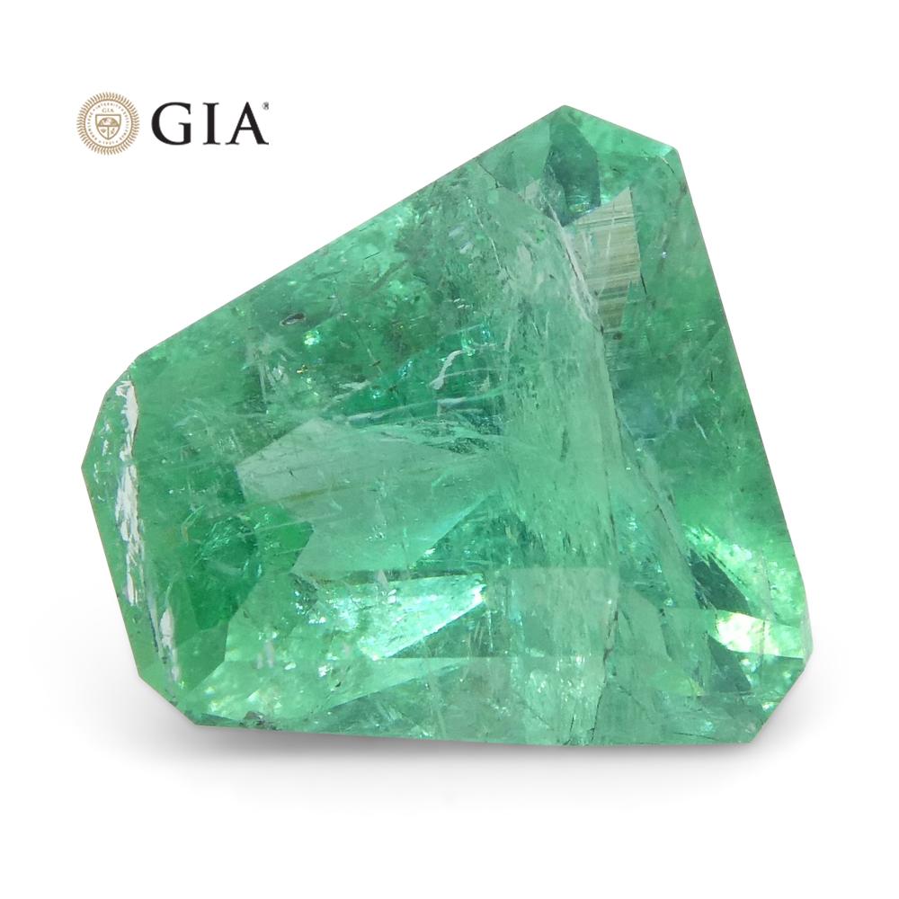3.06ct Shield Emerald GIA Certified Ethiopian F1/Minor For Sale 3