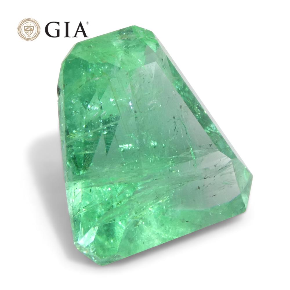 3.06ct Shield Emerald GIA Certified Ethiopian F1/Minor For Sale 3