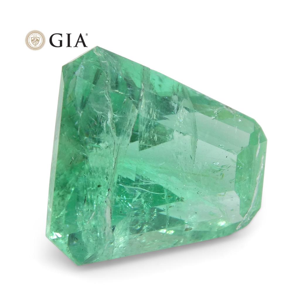3.06ct Shield Emerald GIA Certified Ethiopian F1/Minor For Sale 4