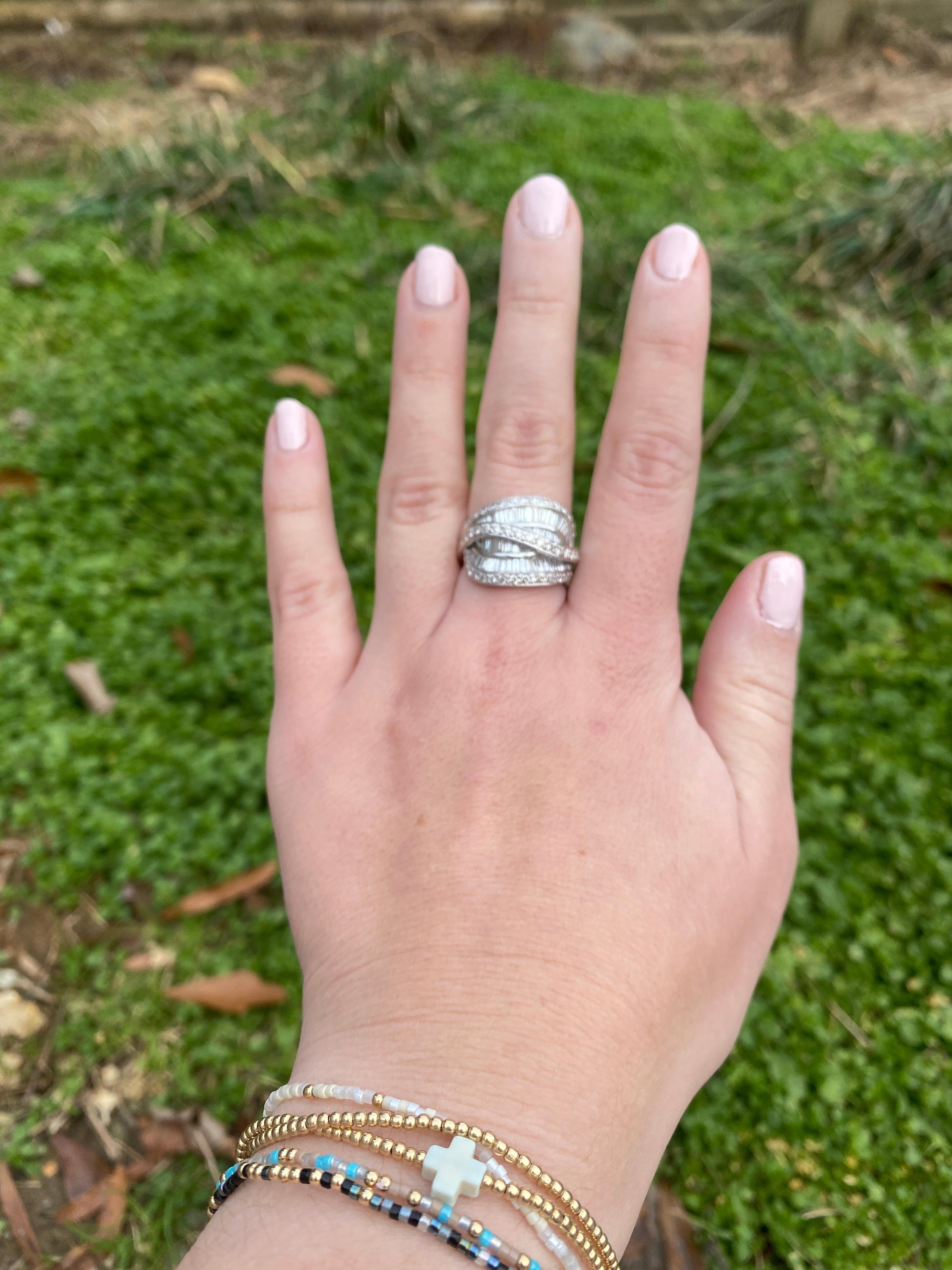 3.06ctw Diamond Twisted Statement Ring, 18k White Gold, Ring Size 8 For Sale 3