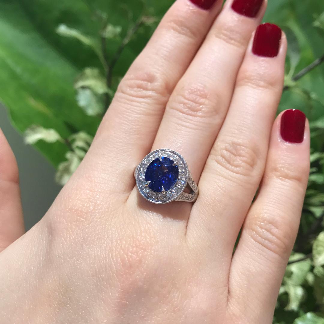 3.07 Carat Ceylon Sapphire Hand Engraved Platinum Diamond Halo Engagement Ring For Sale 1