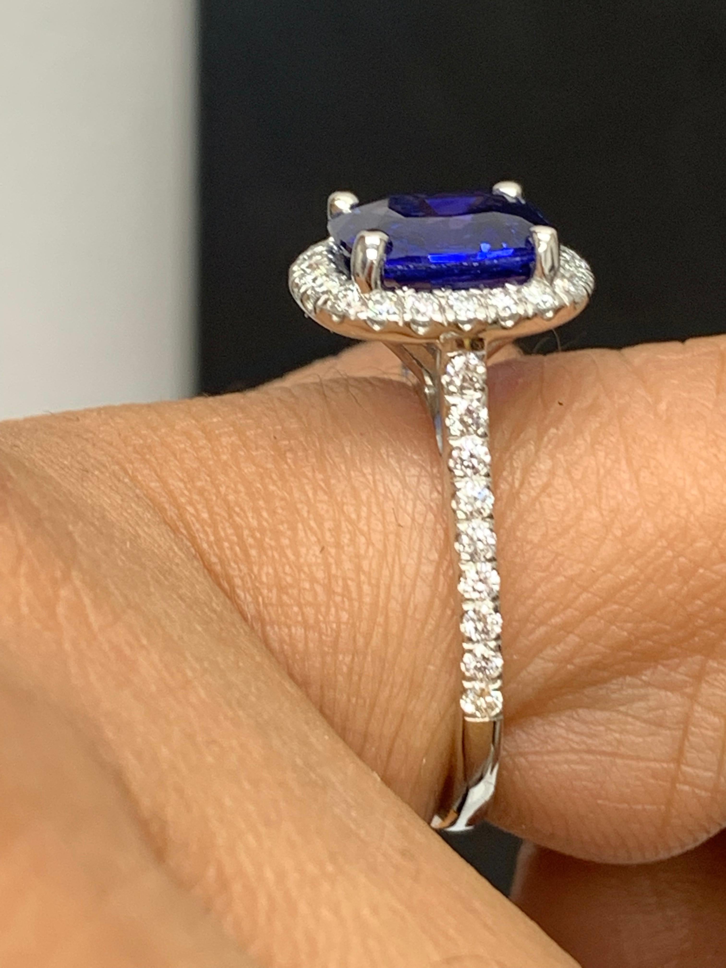 3.07 Carat Cushion Cut Sapphire and Diamond Halo Ring in Platinum For Sale 4