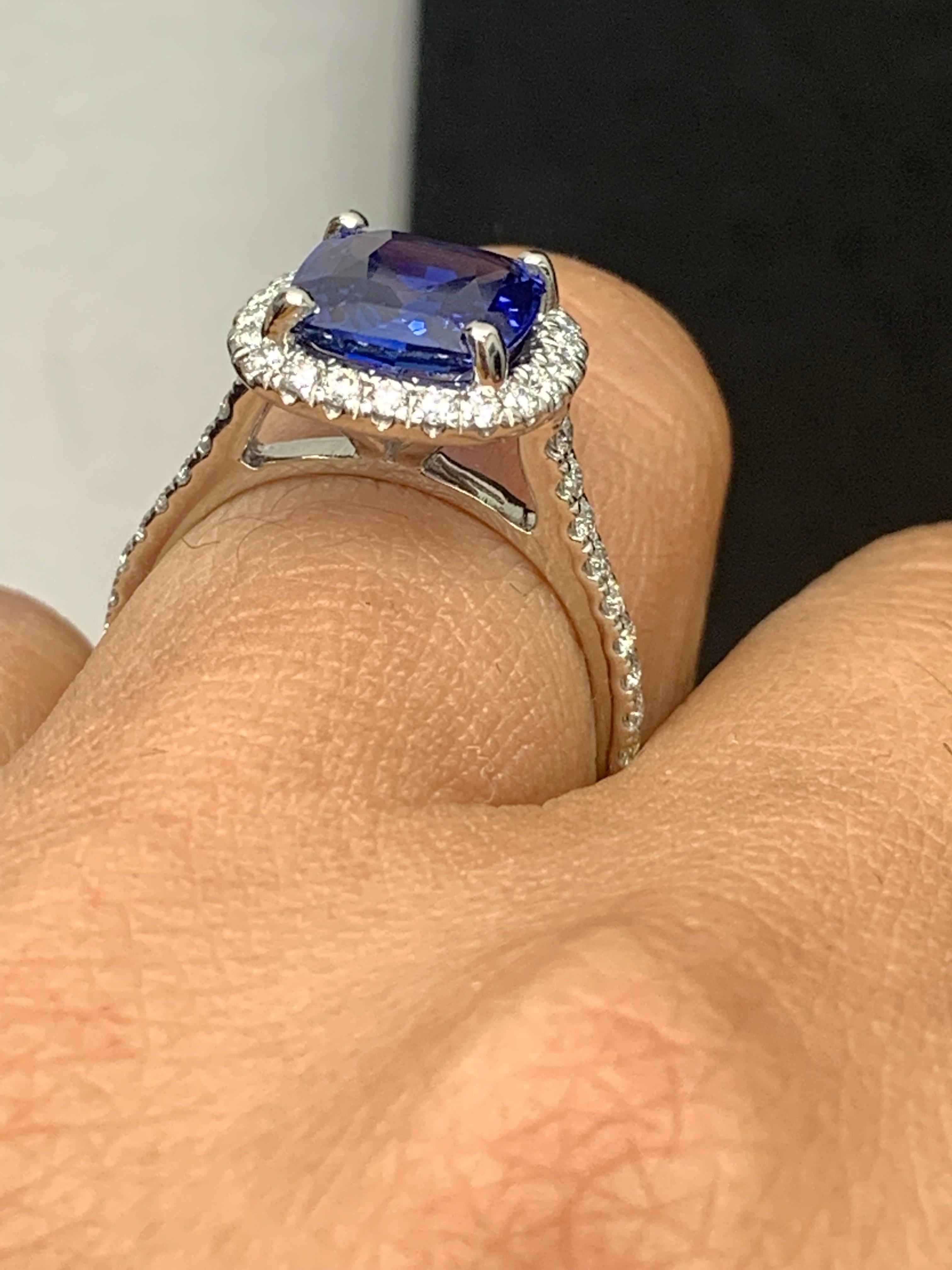3.07 Carat Cushion Cut Sapphire and Diamond Halo Ring in Platinum For Sale 1