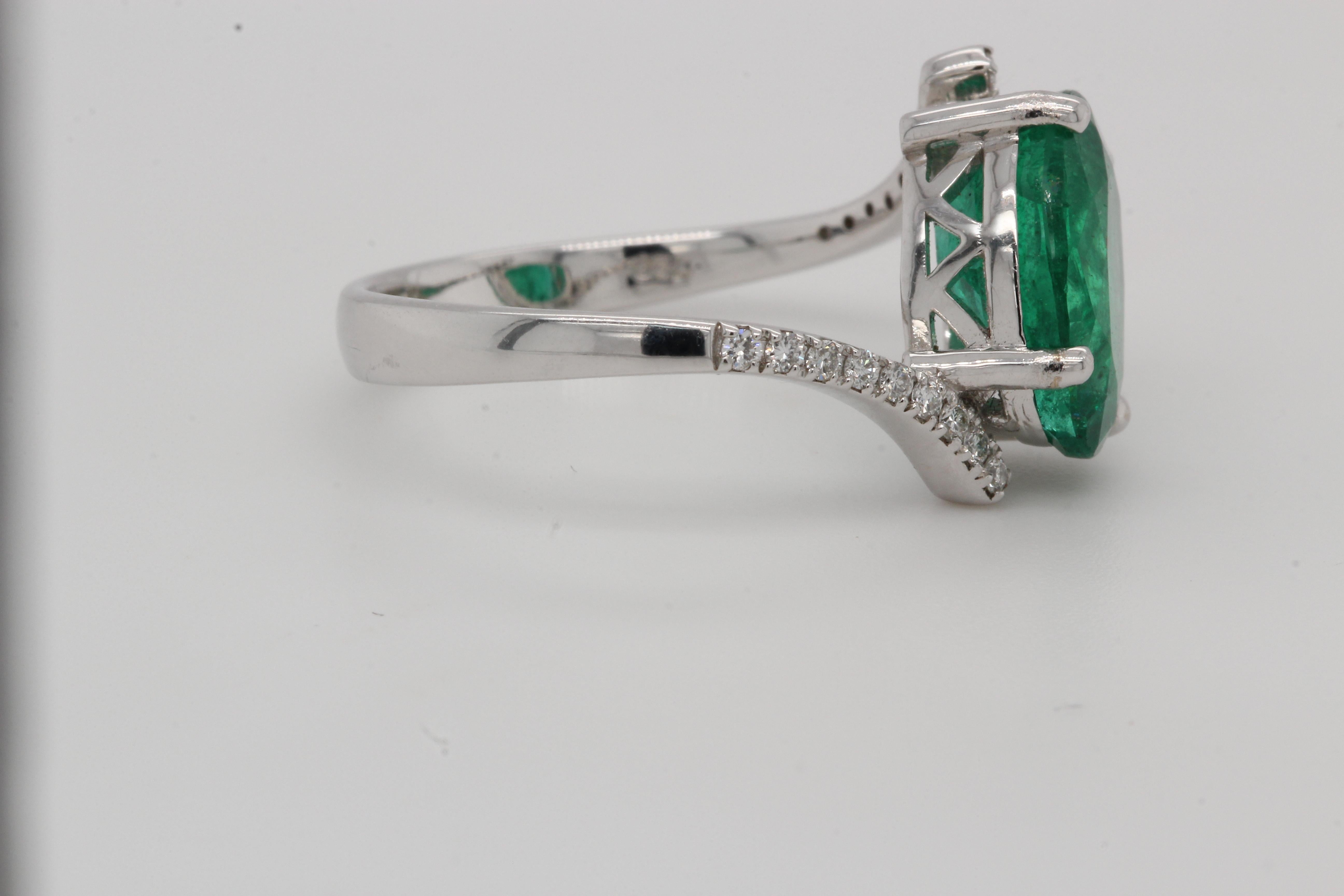 Oval Cut 3.07 Carat Emerald and Diamond Ring in 18 Karat Gold For Sale