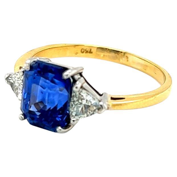 3.07 Carat Emerald cut Blue Sapphire and Diamond Ring in 18 Karat Yellow Gold For Sale