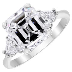 3.07 Carat Emerald Diamond Ring VVS 18K Gold Crystal-Clear Grandeur