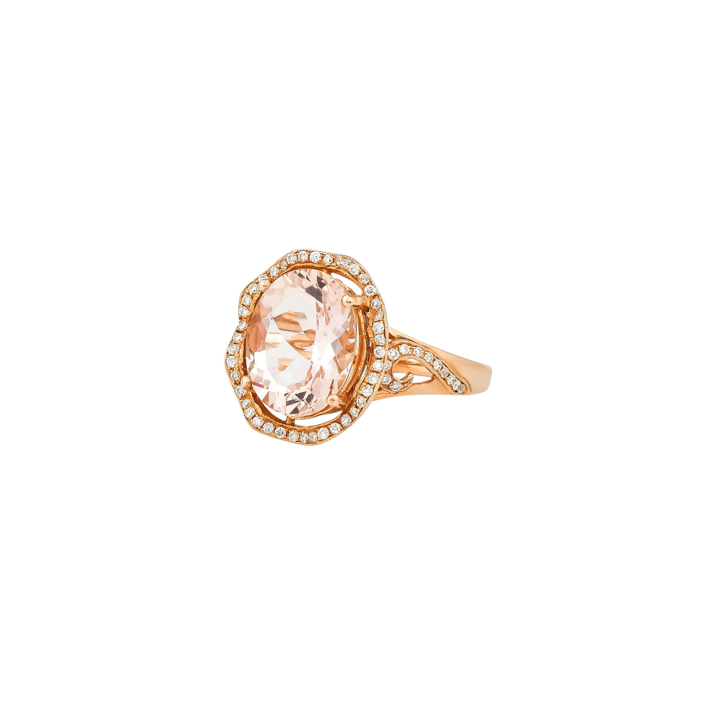 Taille ovale Bague en or rose 18 carats avec morganite et diamants de 3,07 carats. en vente