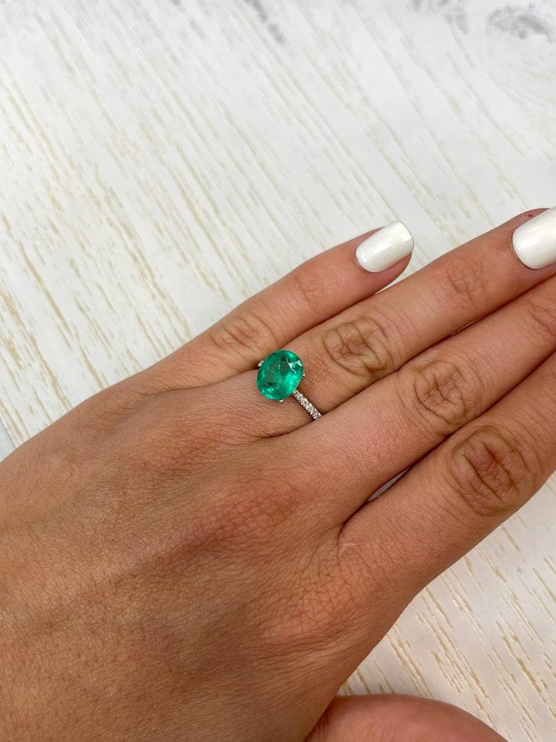 3.07 Quilates Esmeralda Verde Colombiana Muzo Talla Oval - Gema Natal de Mayo en venta 3