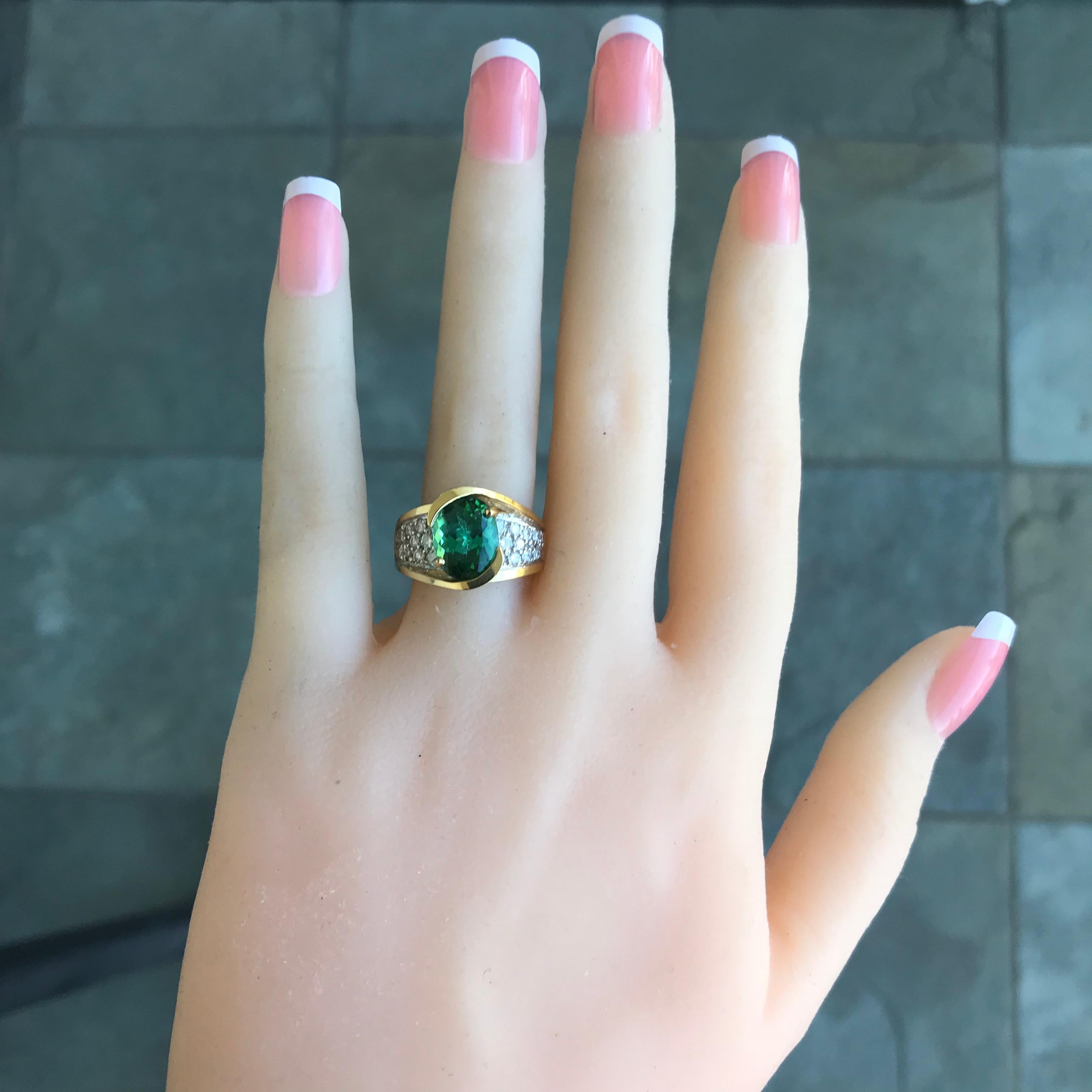 3.07 Carat Oval Green Tourmaline, 1.00 CT Diamonds, 18k Yellow Cocktail Ring In New Condition For Sale In West Hollywood, CA