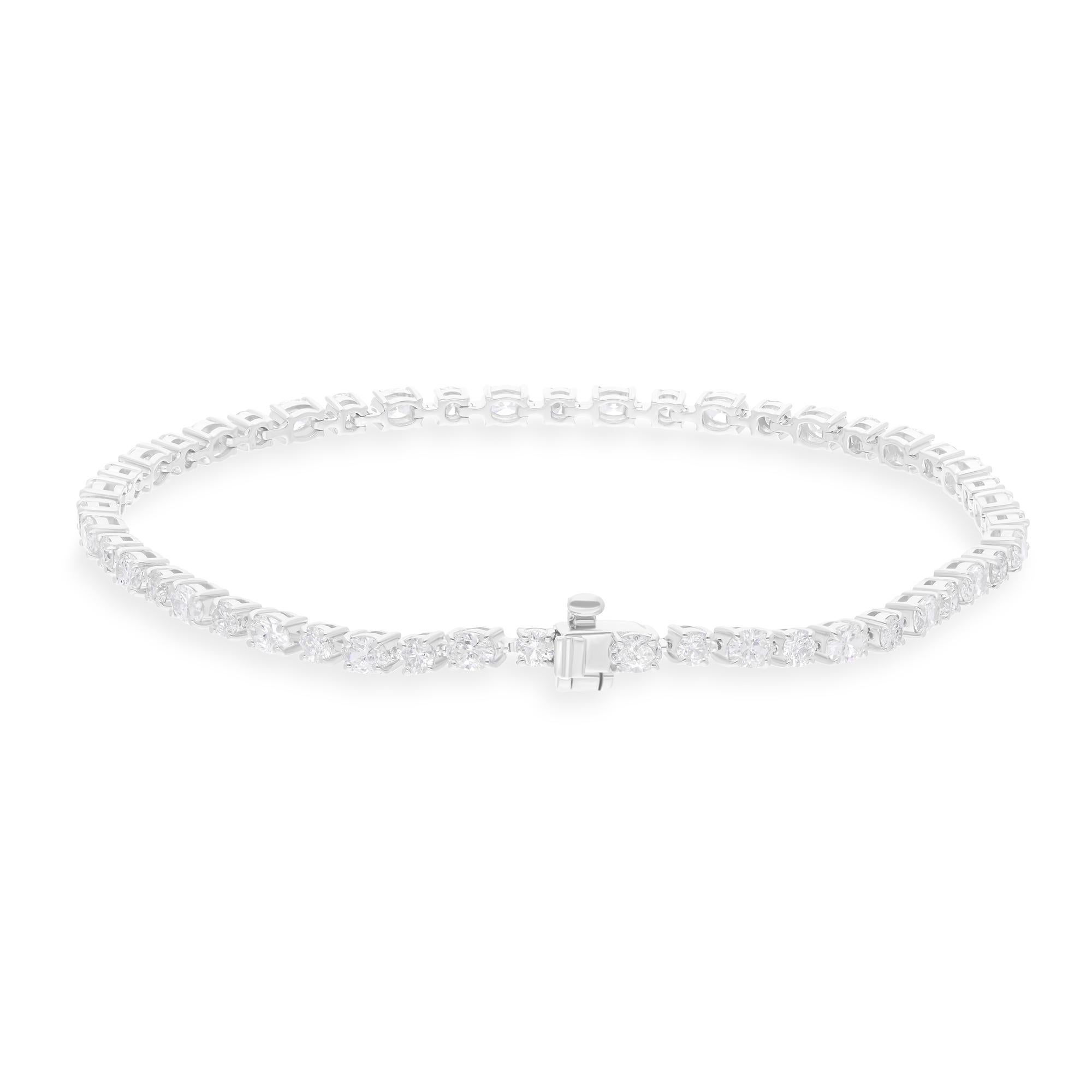 Cast from 18-karat gold, these exquisite bracelet is handset with 3.07 carats of sparkling diamonds.

FOLLOW SPECTRUM JEWELS storefront to view the latest collection & exclusive pieces. Spectrum Jewels is proudly rated as a Top Seller on 1stdibs