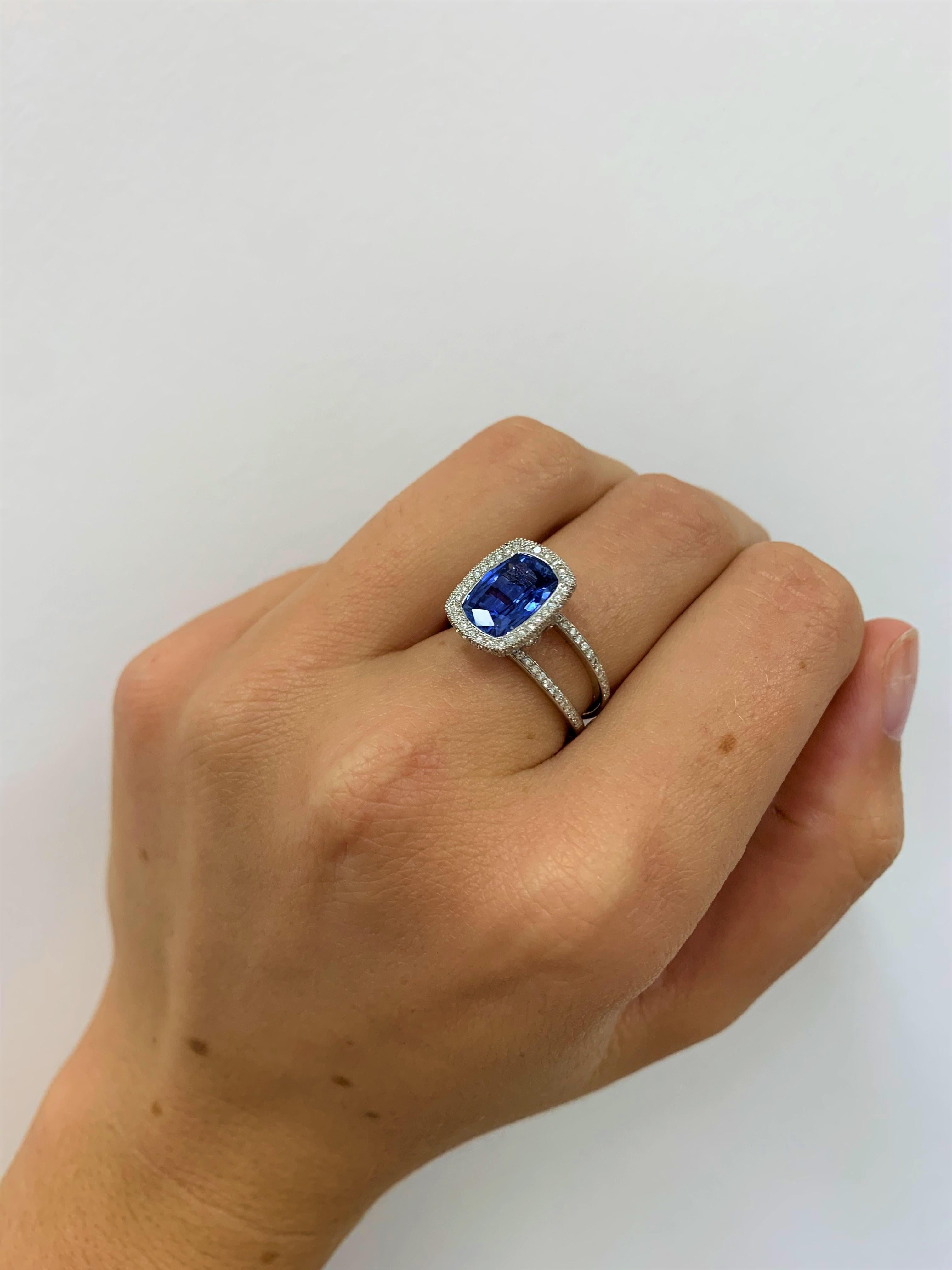 3.07 Carat Blue Ceylon Sapphire and Diamond Ring In New Condition For Sale In Los Angeles, CA