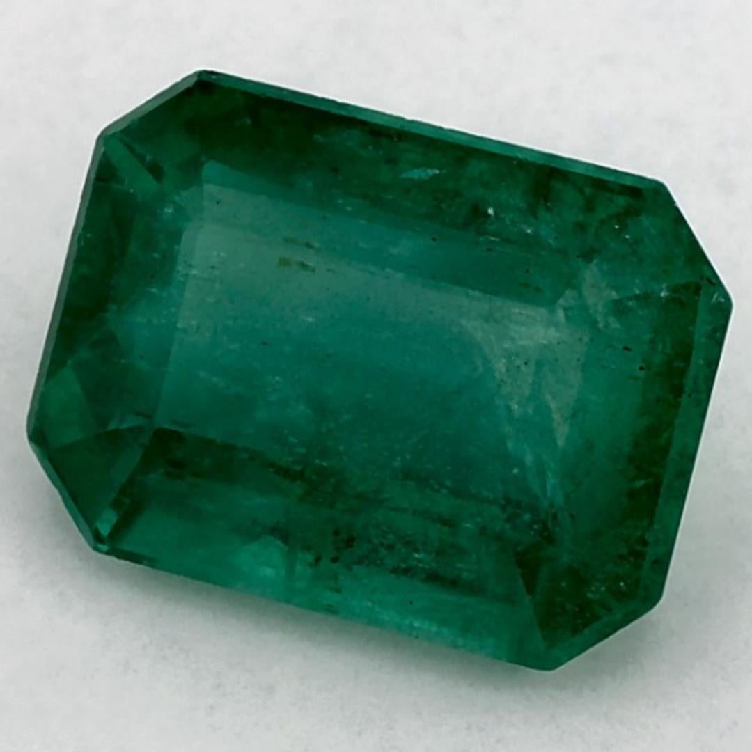 Con un vibrante tono verde, la piedra de nacimiento de mayo es un símbolo del renovado crecimiento primaveral. 

Explora la vibrante colección de esmeraldas, rubíes y zafiros de nuestra tienda, disponibles como gemas sueltas y combinadas con nuestra