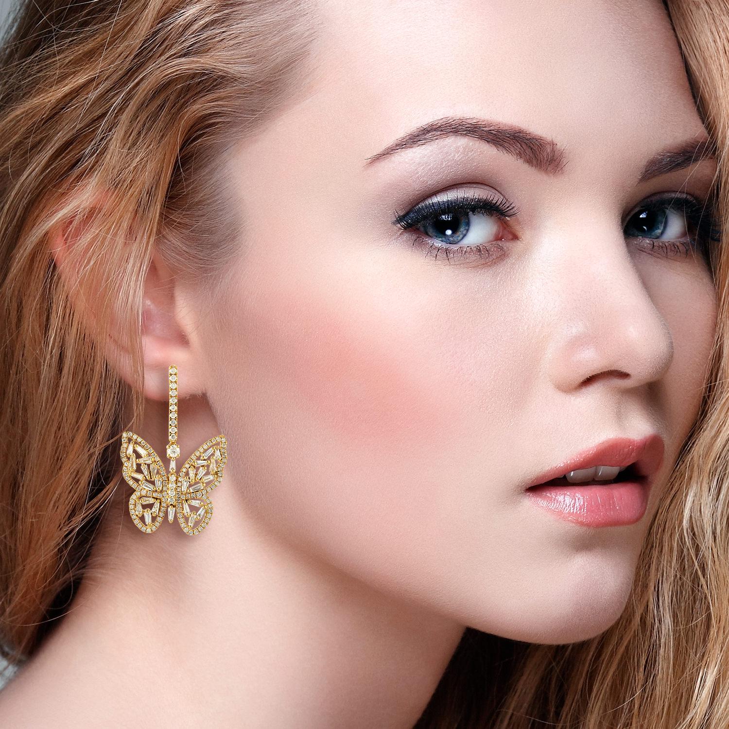 Taille baguette Boucles d'oreilles papillon en or jaune 14 carats avec diamant de 3,08 carats<unk> en vente