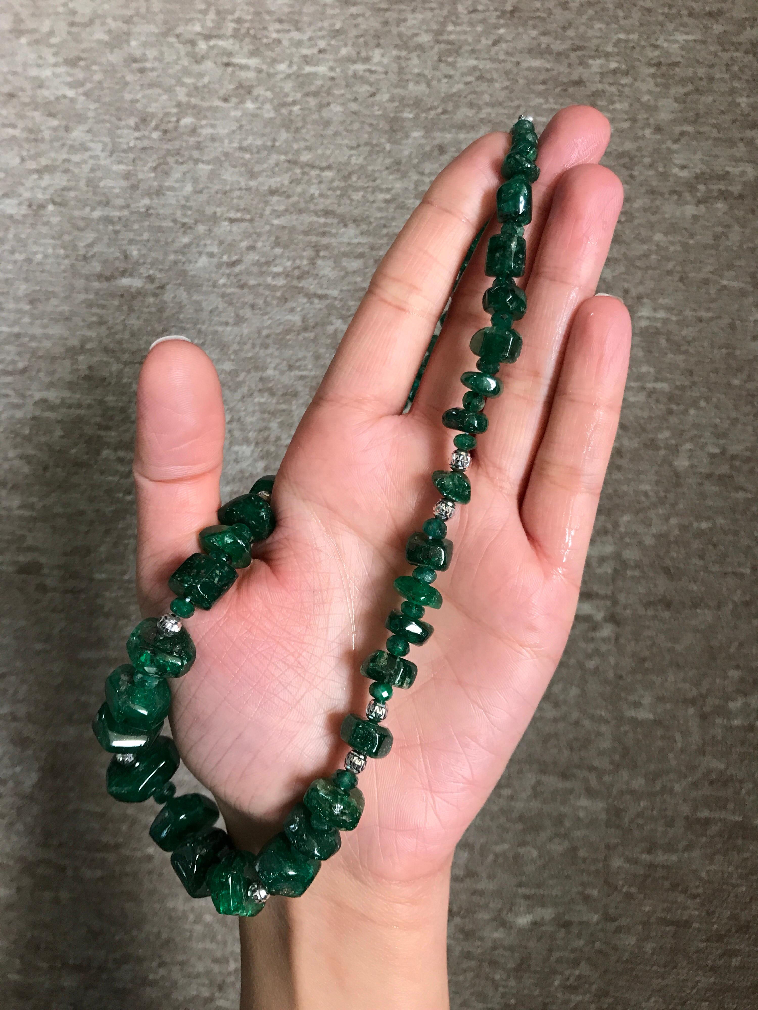 308 Carat Emerald Tumble Beads Necklace In New Condition For Sale In Bangkok, Thailand