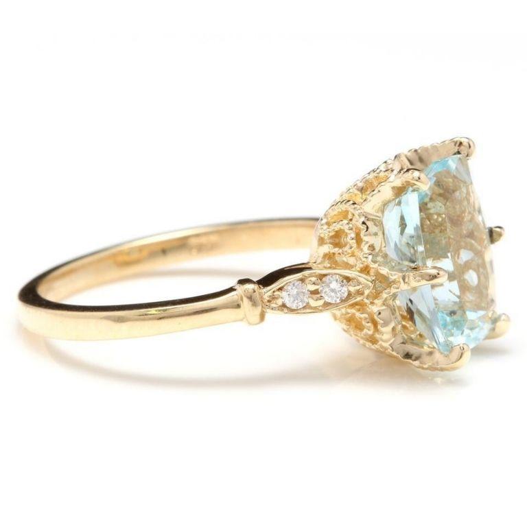 Mixed Cut 3.08 Carat Impressive Natural Aquamarine and Diamond 14 Karat Yellow Gold Ring For Sale