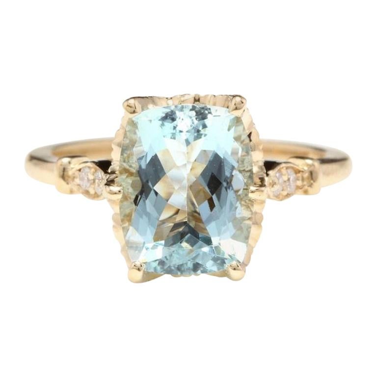 3.08 Carat Impressive Natural Aquamarine and Diamond 14 Karat Yellow Gold Ring For Sale