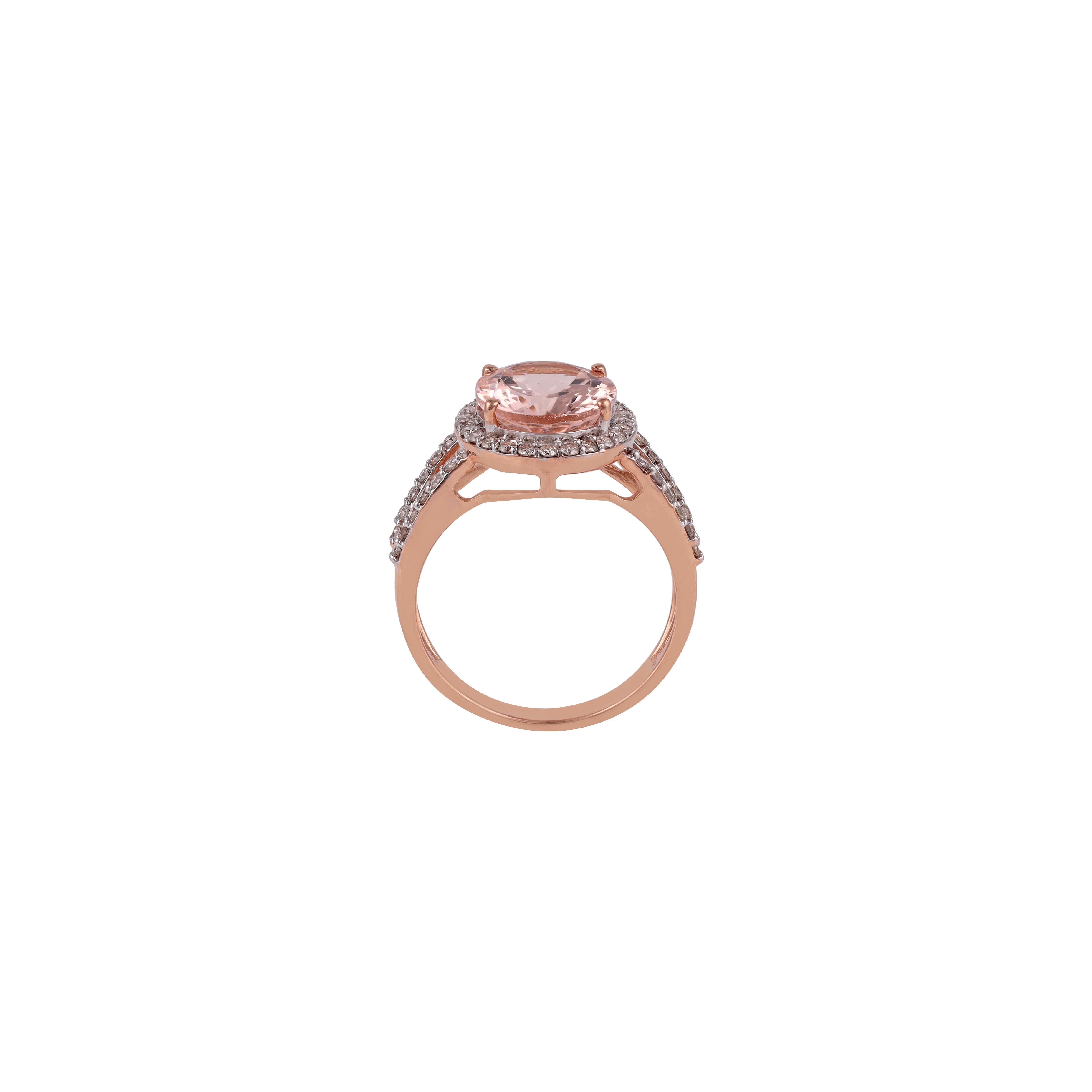 Modern 3.08 Carat Morganite & Diamond Ring, Set in 18 Karat  Gold For Sale