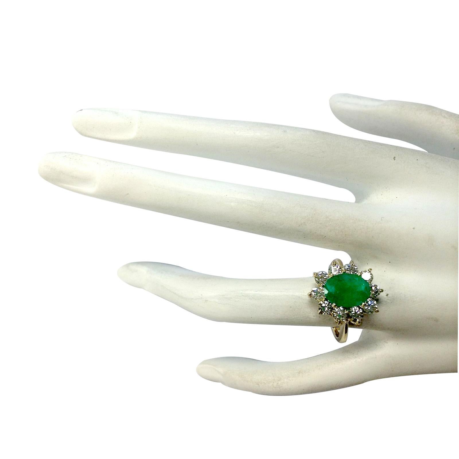 Women's 3.08 Carat Natural Emerald 18 Karat Yellow Gold Diamond Ring For Sale