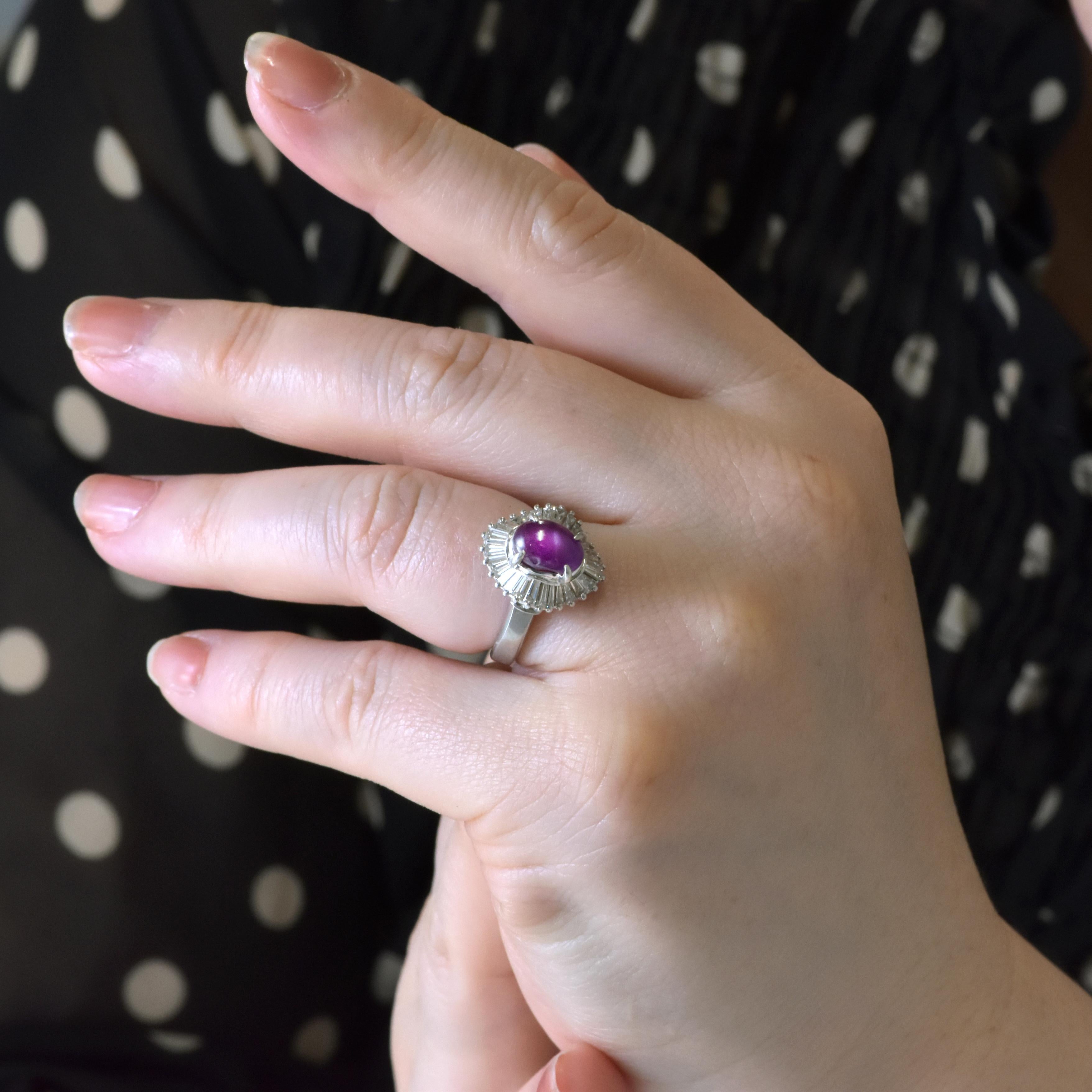 Anello con diamante e rubino naturale da 3,08 carati realizzato in platino in vendita 5