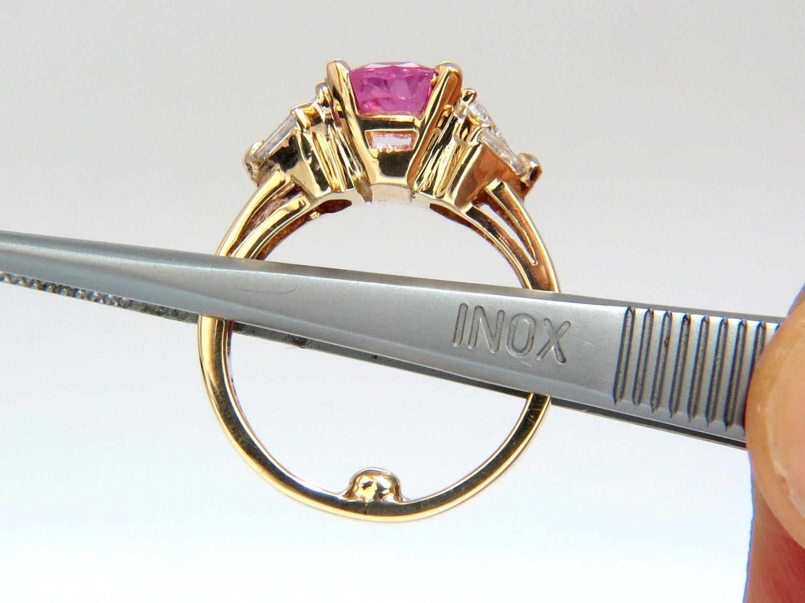 Oval Cut 3.08 Carat Natural Vivid Pink Oval Sapphire Trilliant Diamonds Ring 14 Karat