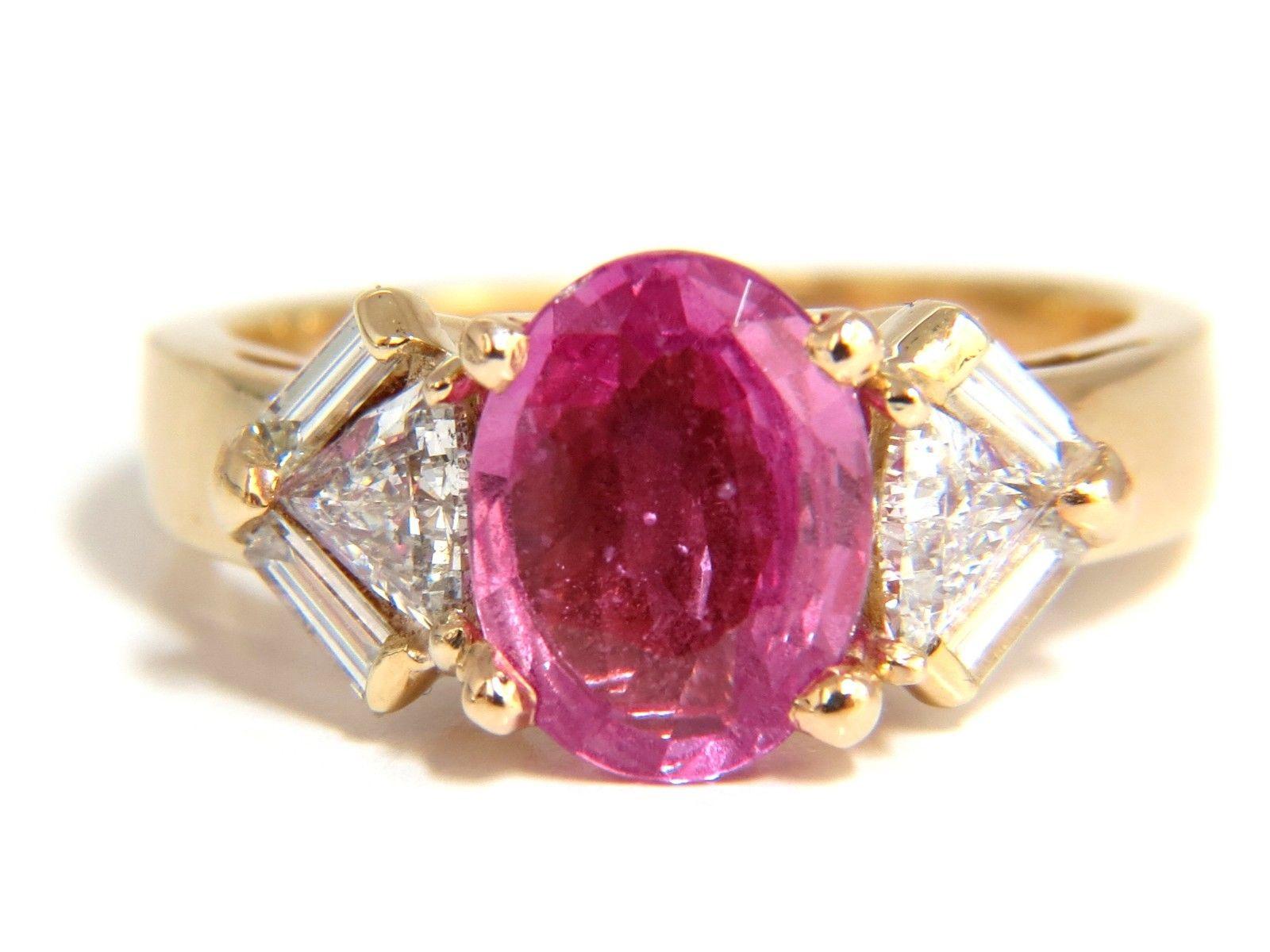 3.08 Carat Natural Vivid Pink Oval Sapphire Trilliant Diamonds Ring 14 Karat 2
