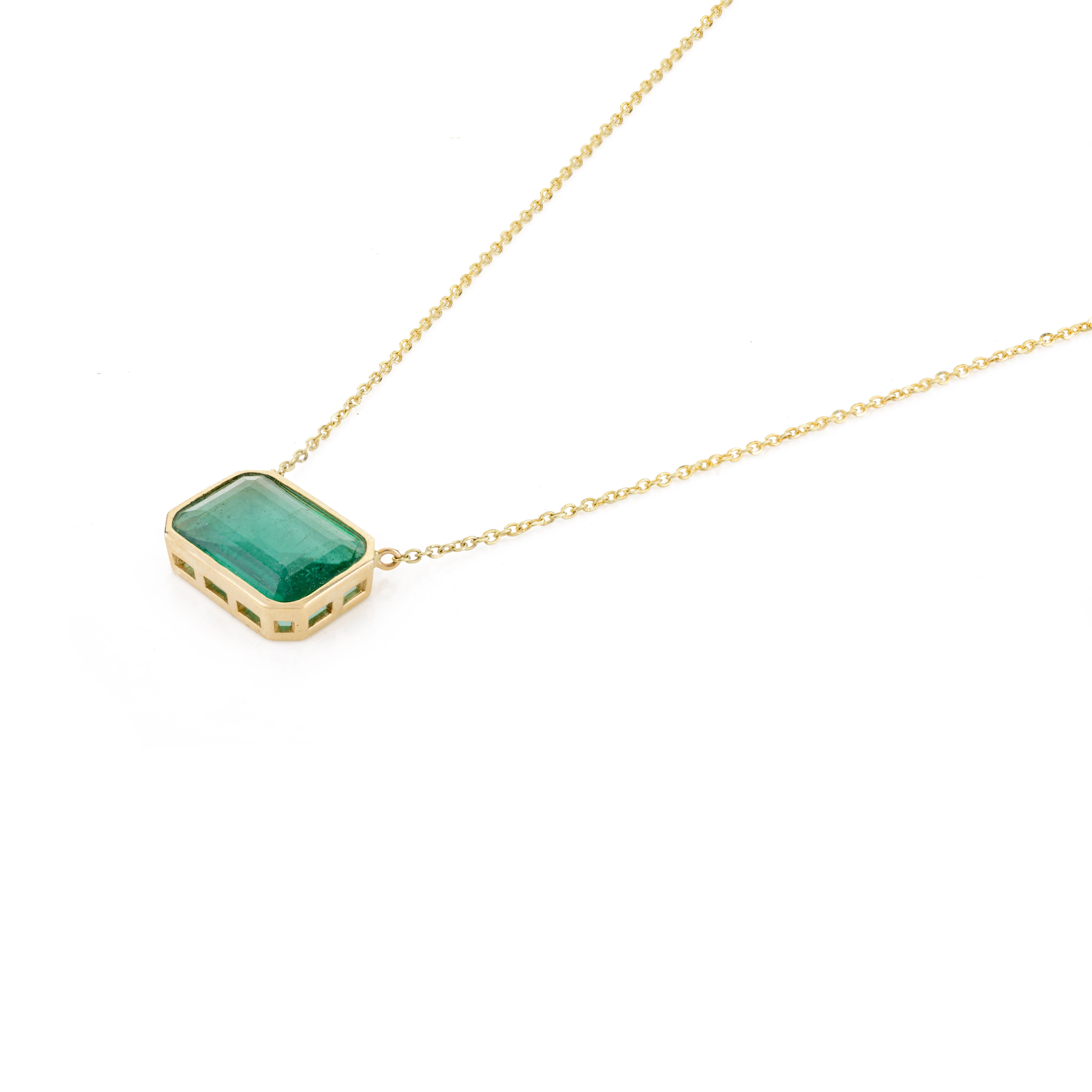 Collier solitaire en or jaune massif 14 carats avec émeraude taille octogonale de 3,08 carats Neuf - En vente à New York, NY