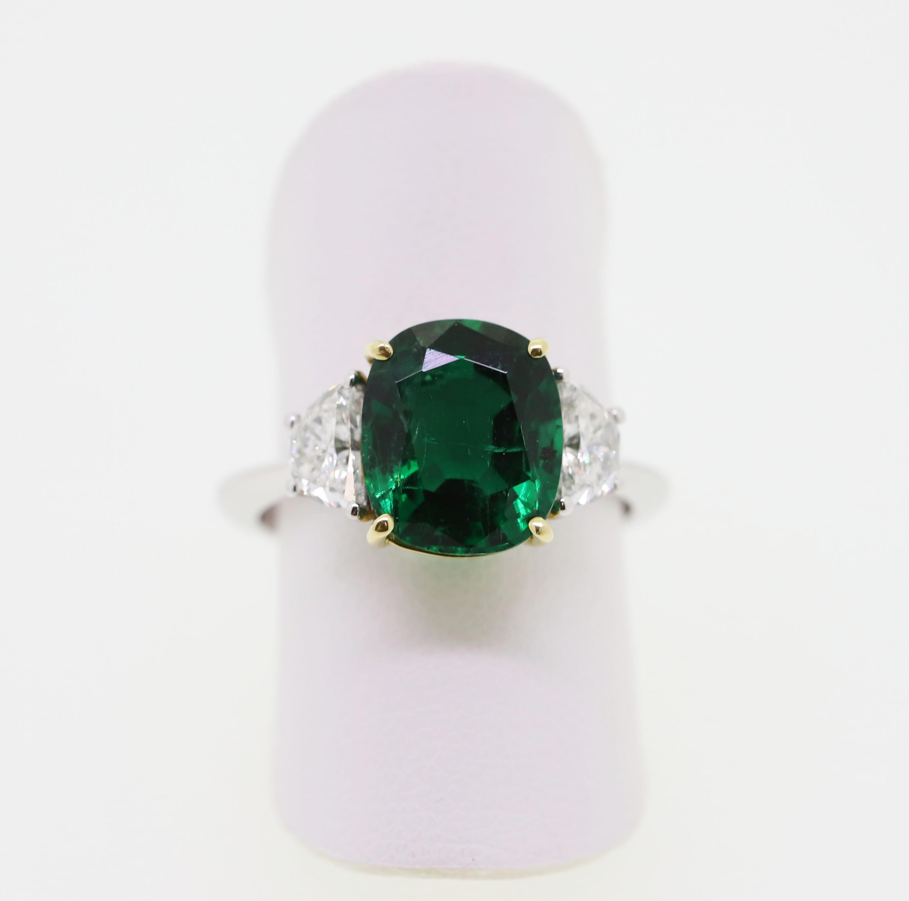Oval Cut 3.08 Carat Oval Emerald and 2 Half-Moon Natural White Diamonds Cocktail Ring For Sale