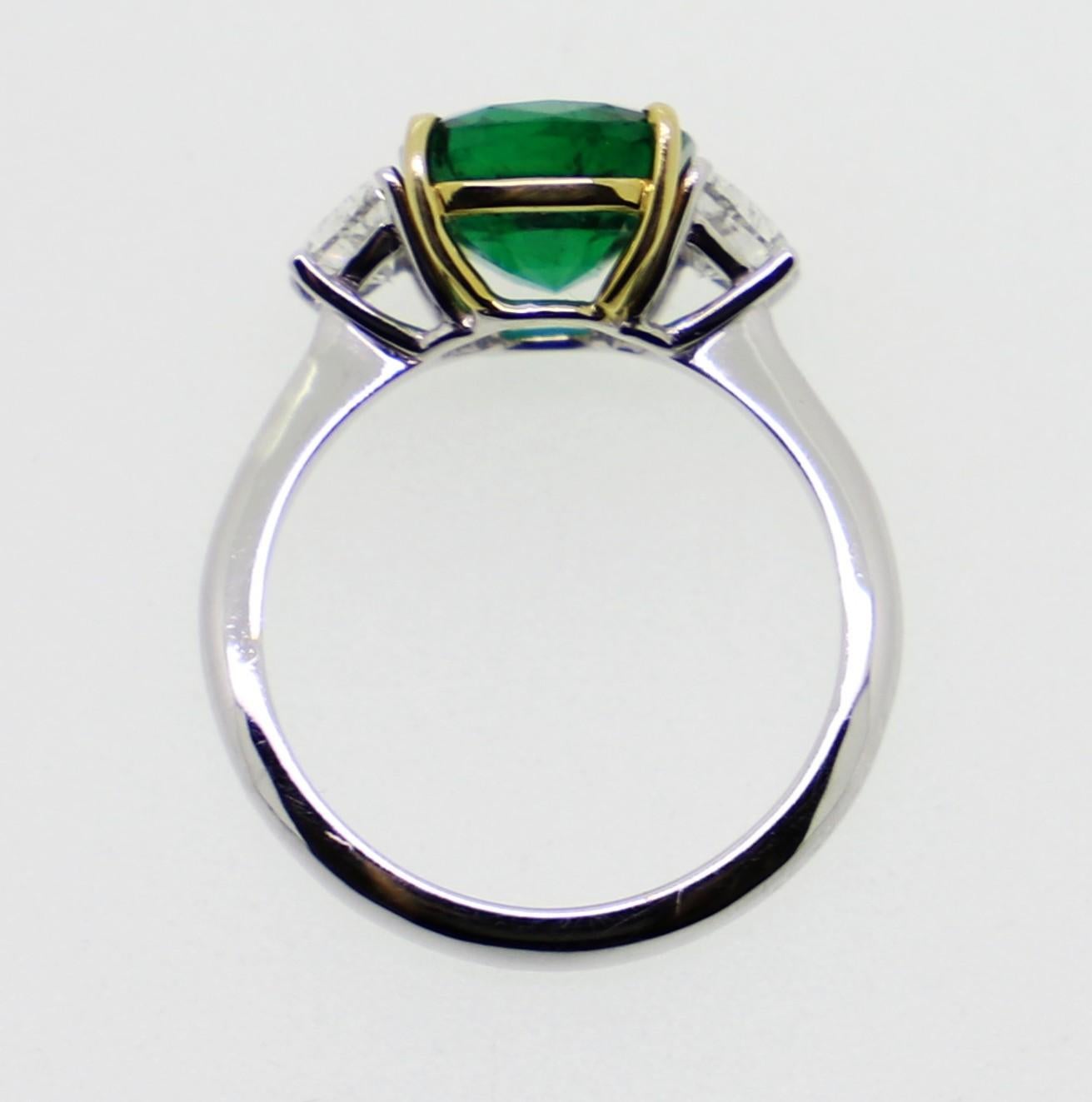 3.08 Carat Oval Emerald and 2 Half-Moon Natural White Diamonds Cocktail Ring For Sale 1