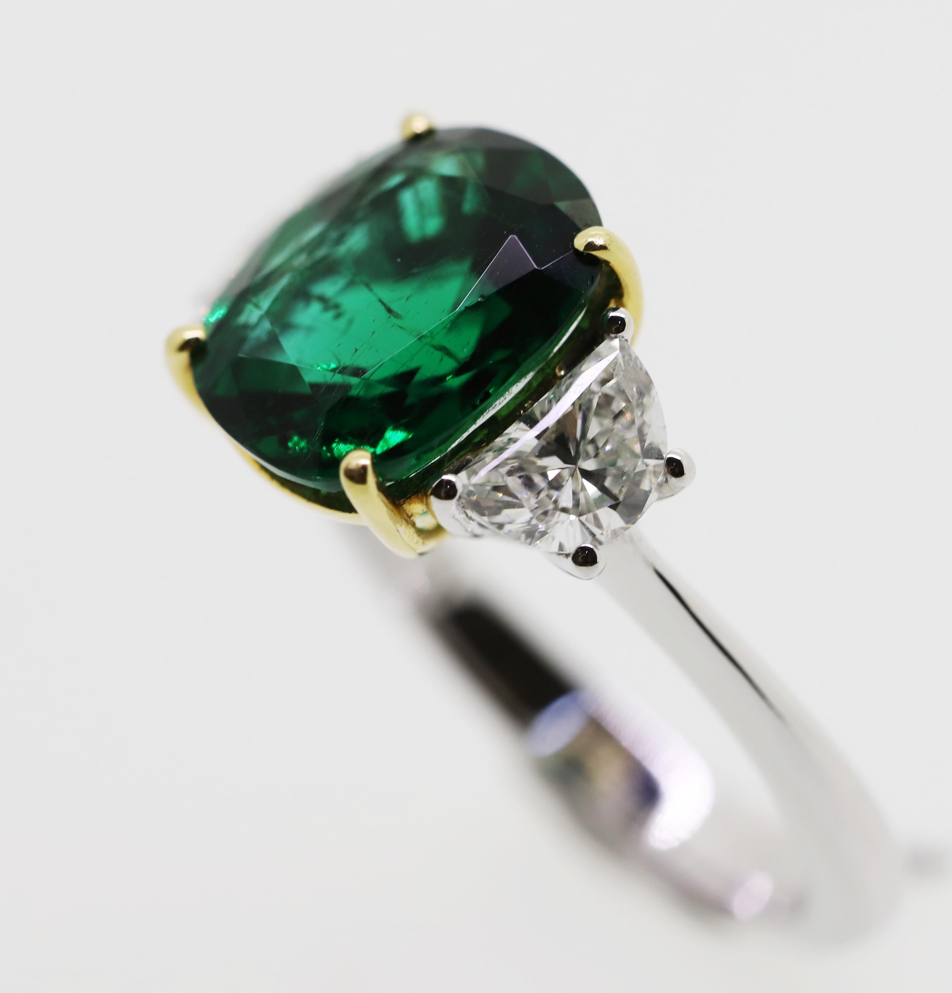 3.08 Carat Oval Emerald and 2 Half-Moon Natural White Diamonds Cocktail Ring For Sale 3
