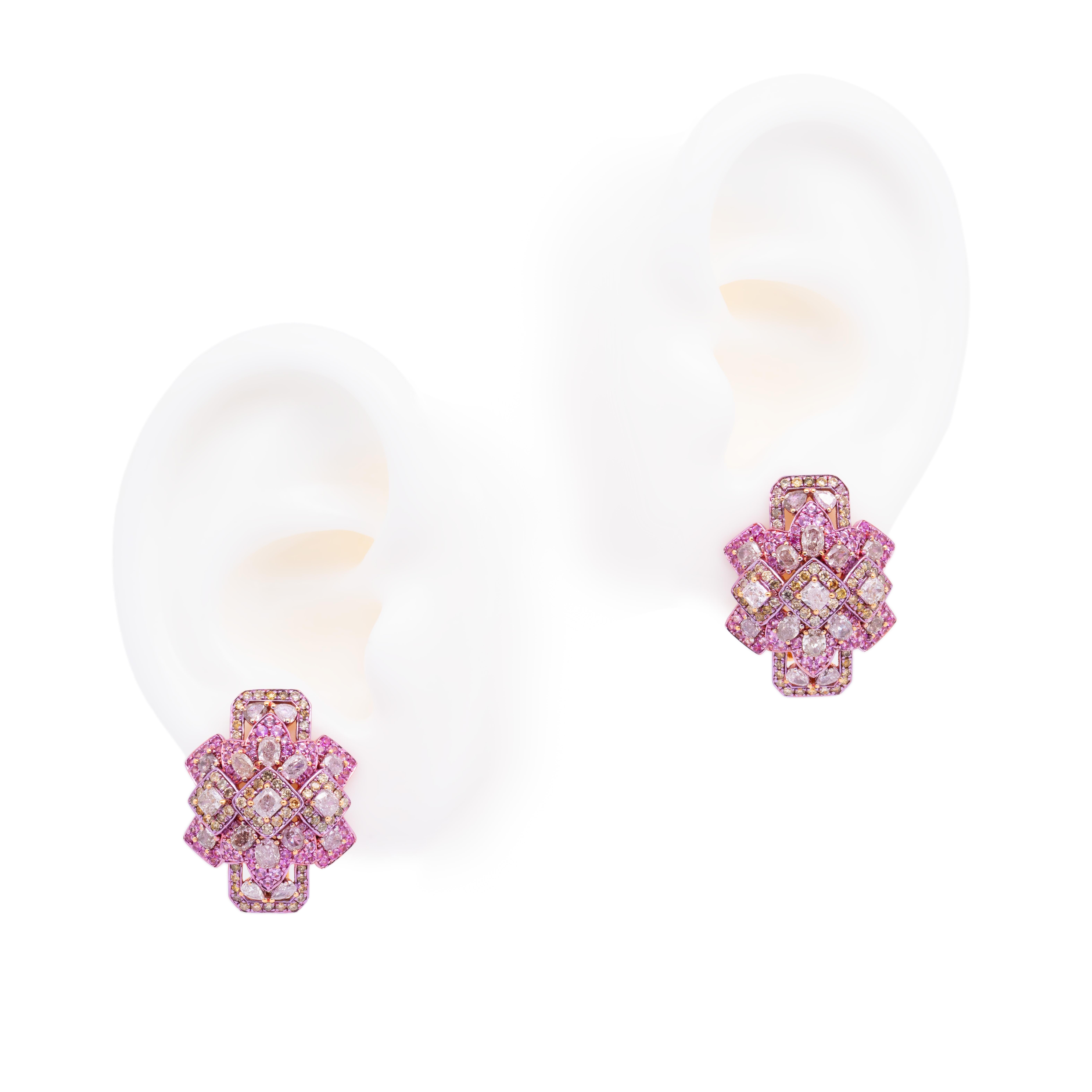 Cette exquise paire de boucles d'oreilles Austy Lee allie le glamour intemporel à la finesse florale. Inspirées par le délicat hortensia, les boucles d'oreilles Pink Lady s'épanouissent dans une teinte rose douce et romantique qui rayonne d'une