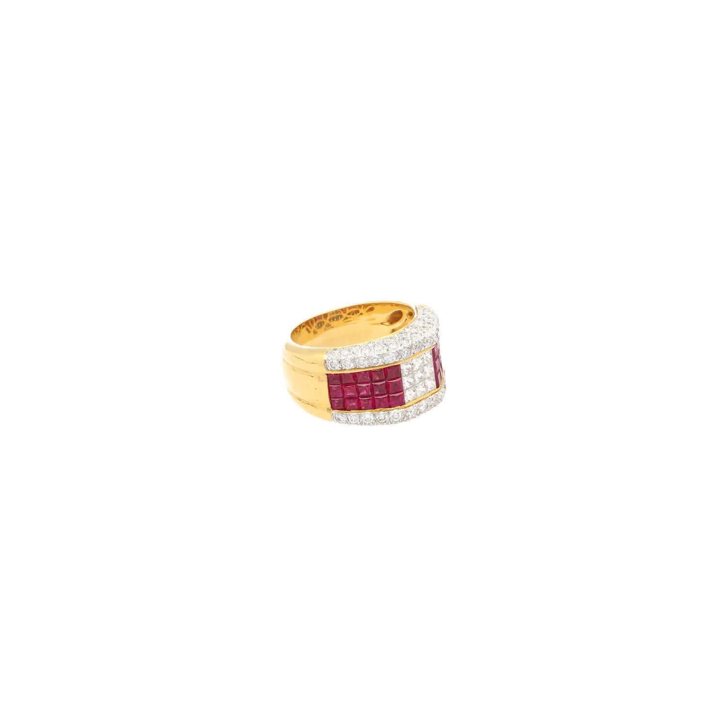 3.08ctw Ruby and Diamond Cluster Band Ring in 18k Yellow & White Gold In New Condition For Sale In Miami, FL