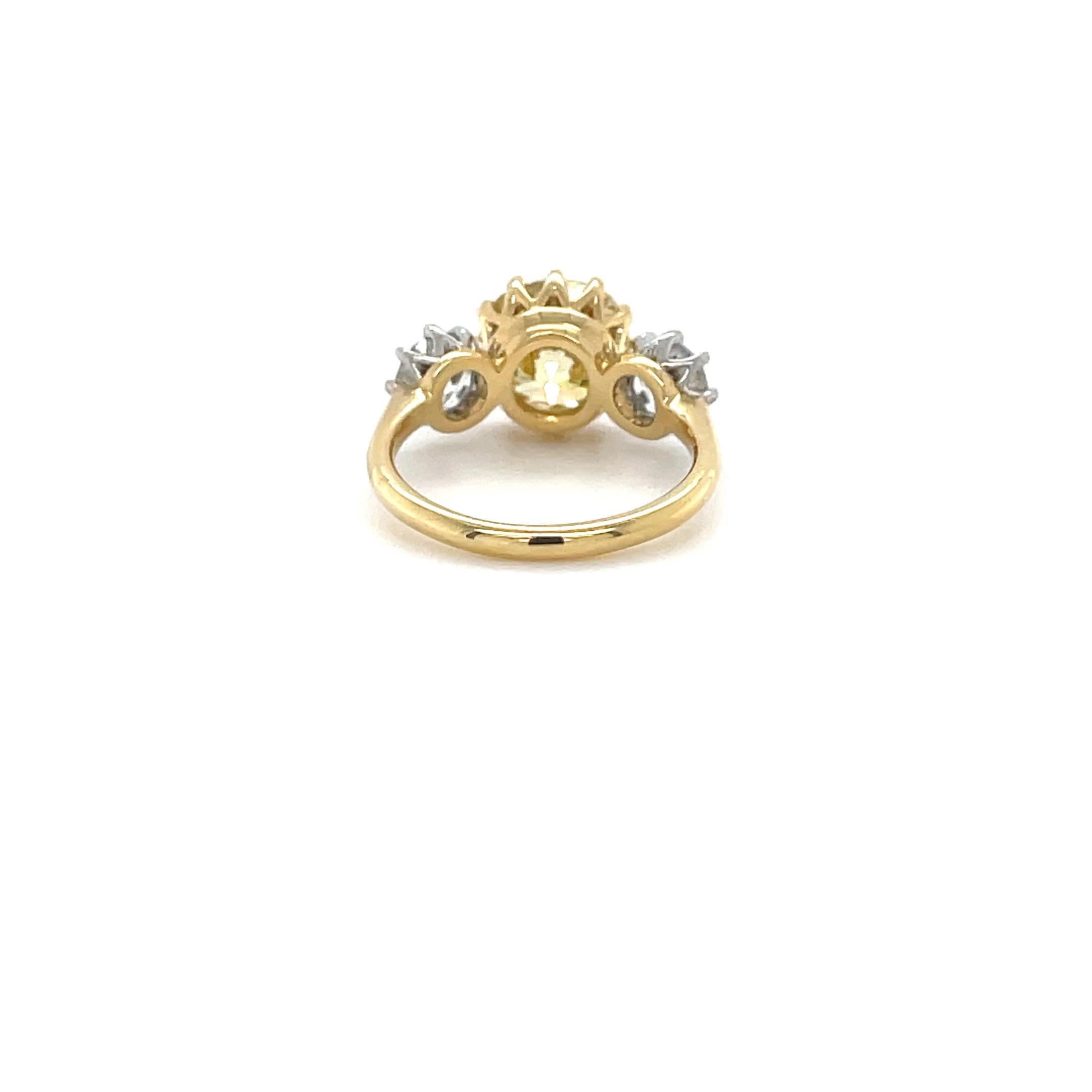 3.08 Jaune fantaisie Diamant taille brillant coussin et bague diamant taille ancienne Euro Neuf - En vente à Chicago, IL