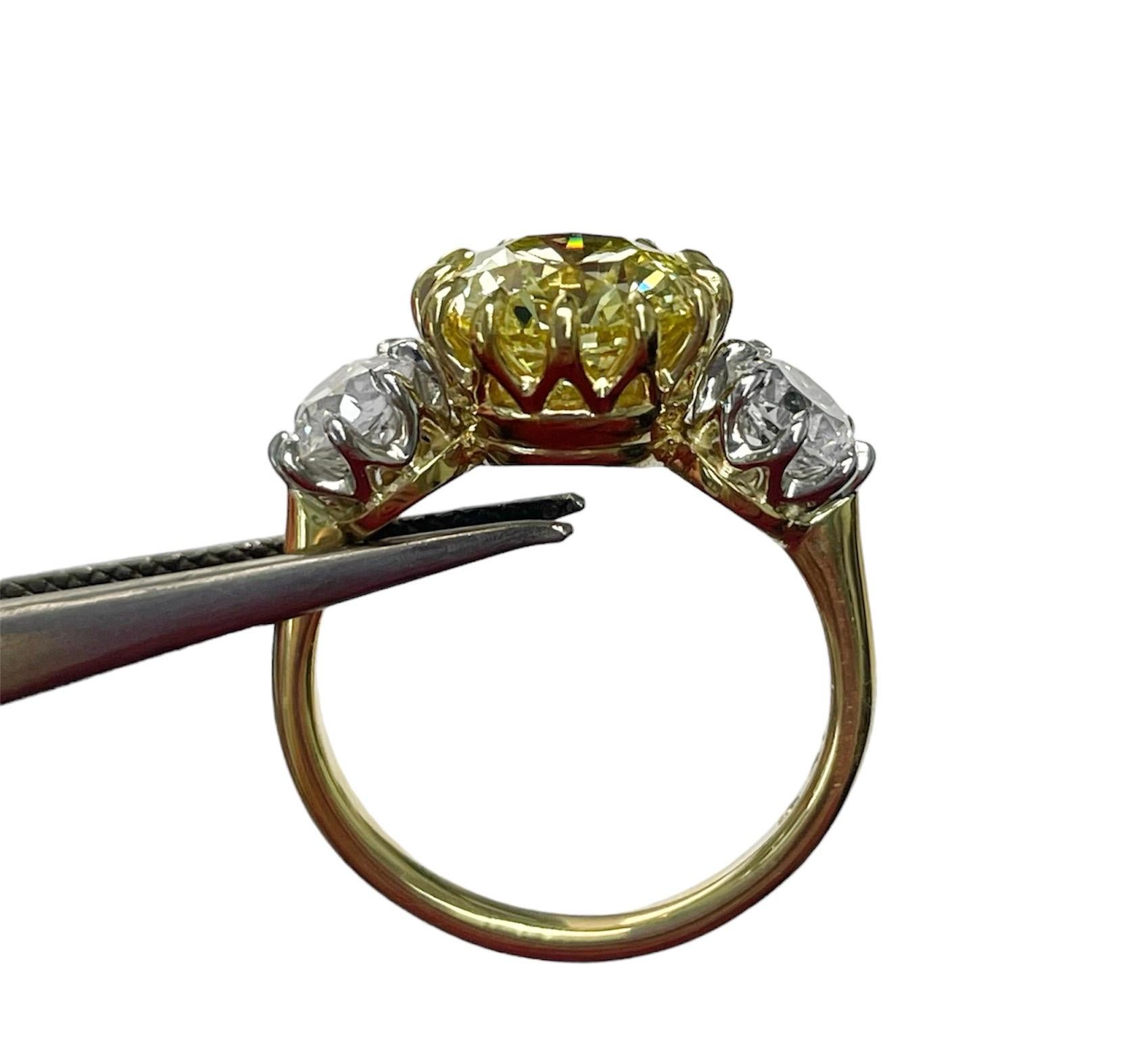 3.08 Fancy Yellow Diamond and Diamond Ring In New Condition For Sale In Chicago, IL