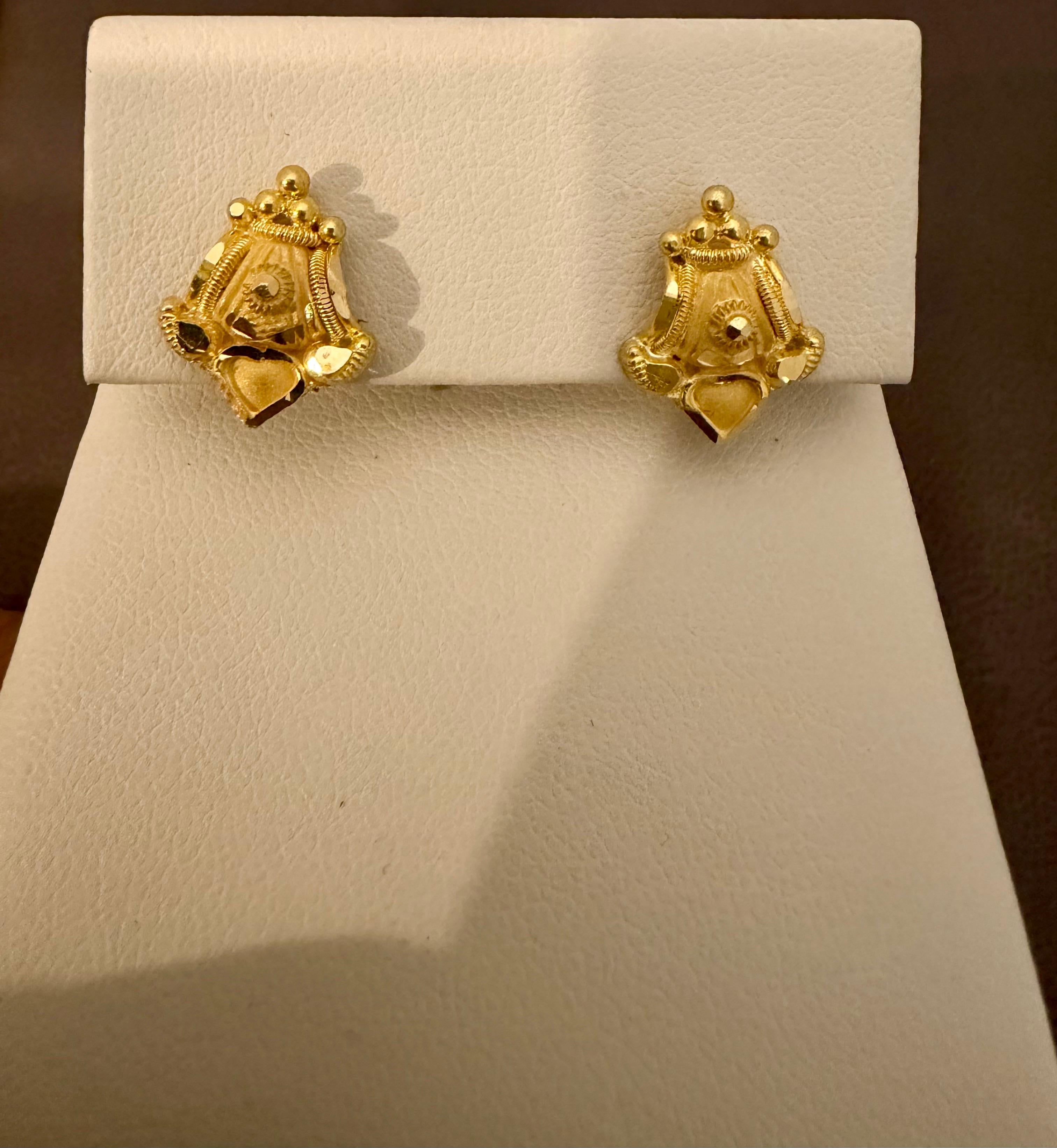 30.8 Gm 22 Kilates Oro Amarillo Pendiente , Pulsera y Cadena + Colgante Suite Nupcial en venta 7