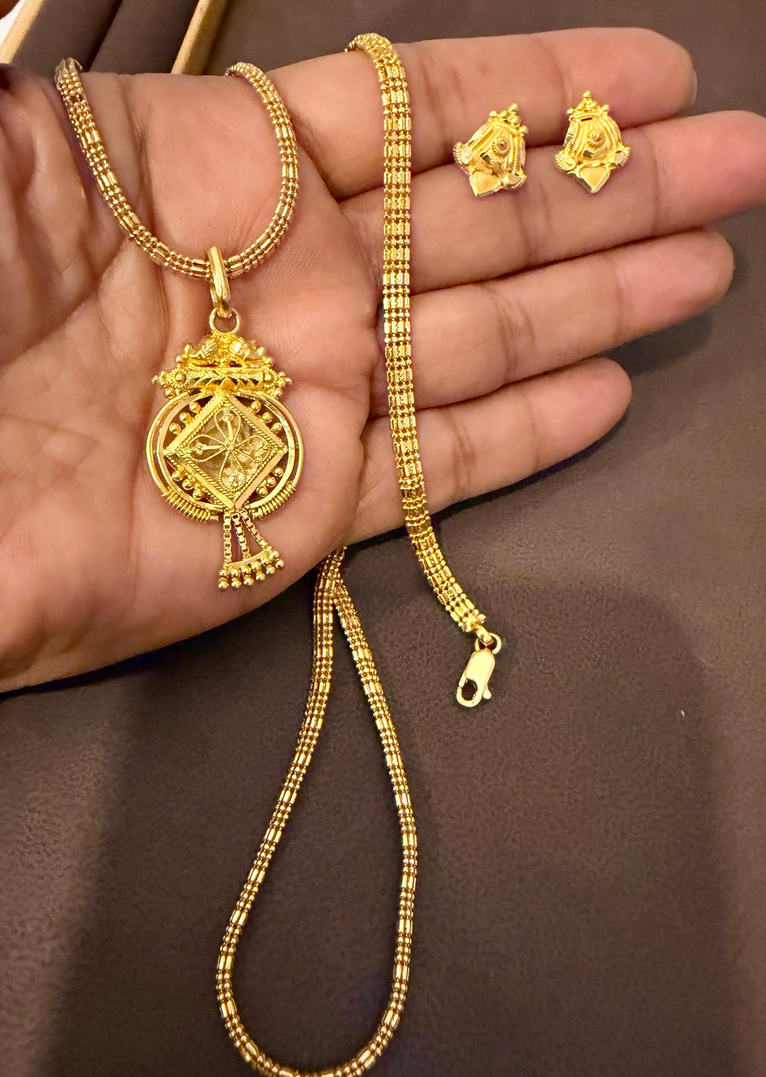 30.8 Gm 22 Kilates Oro Amarillo Pendiente , Pulsera y Cadena + Colgante Suite Nupcial en venta 8