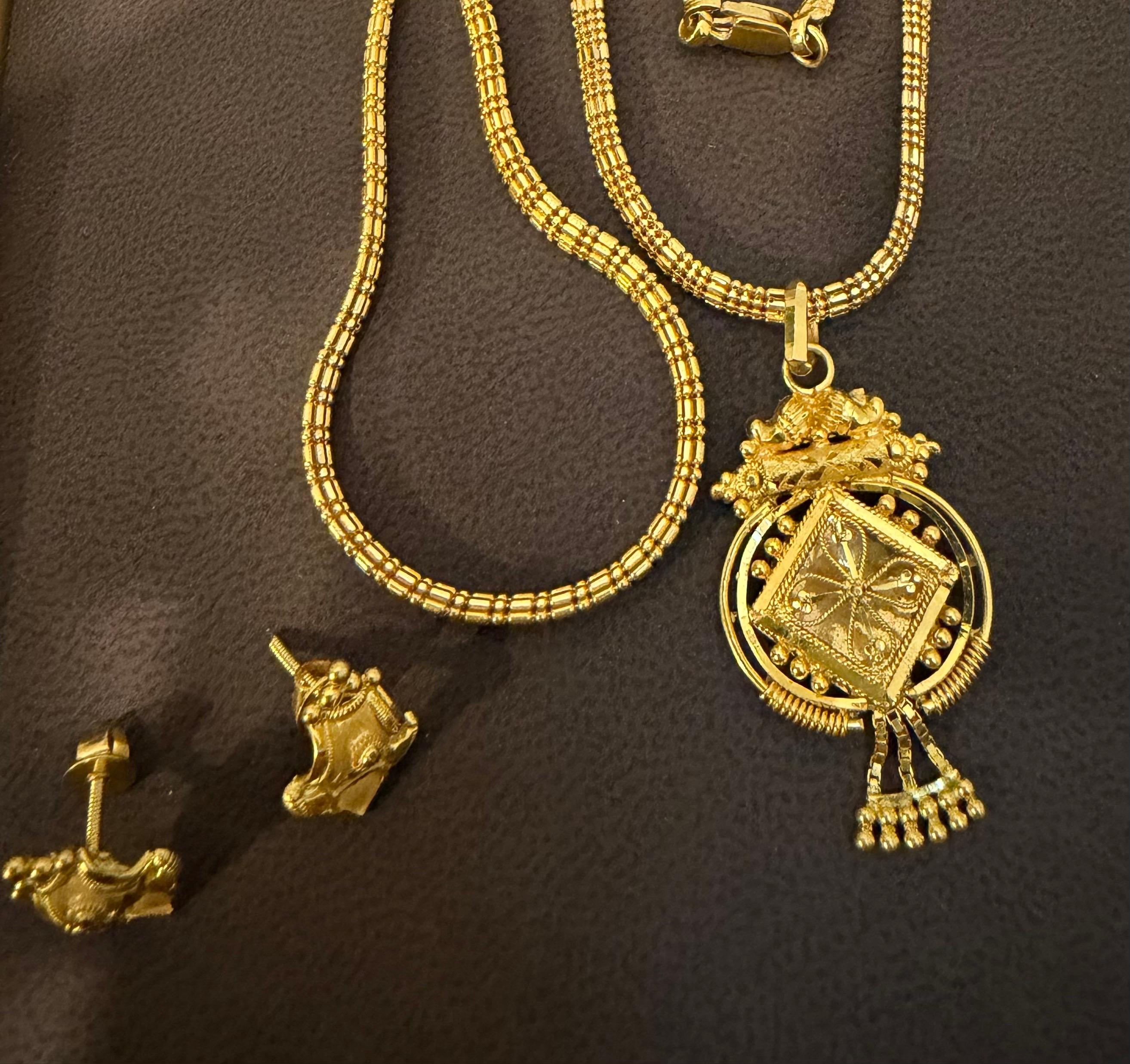 30.8 Gm 22 Kilates Oro Amarillo Pendiente , Pulsera y Cadena + Colgante Suite Nupcial en Excelente estado para la venta en New York, NY