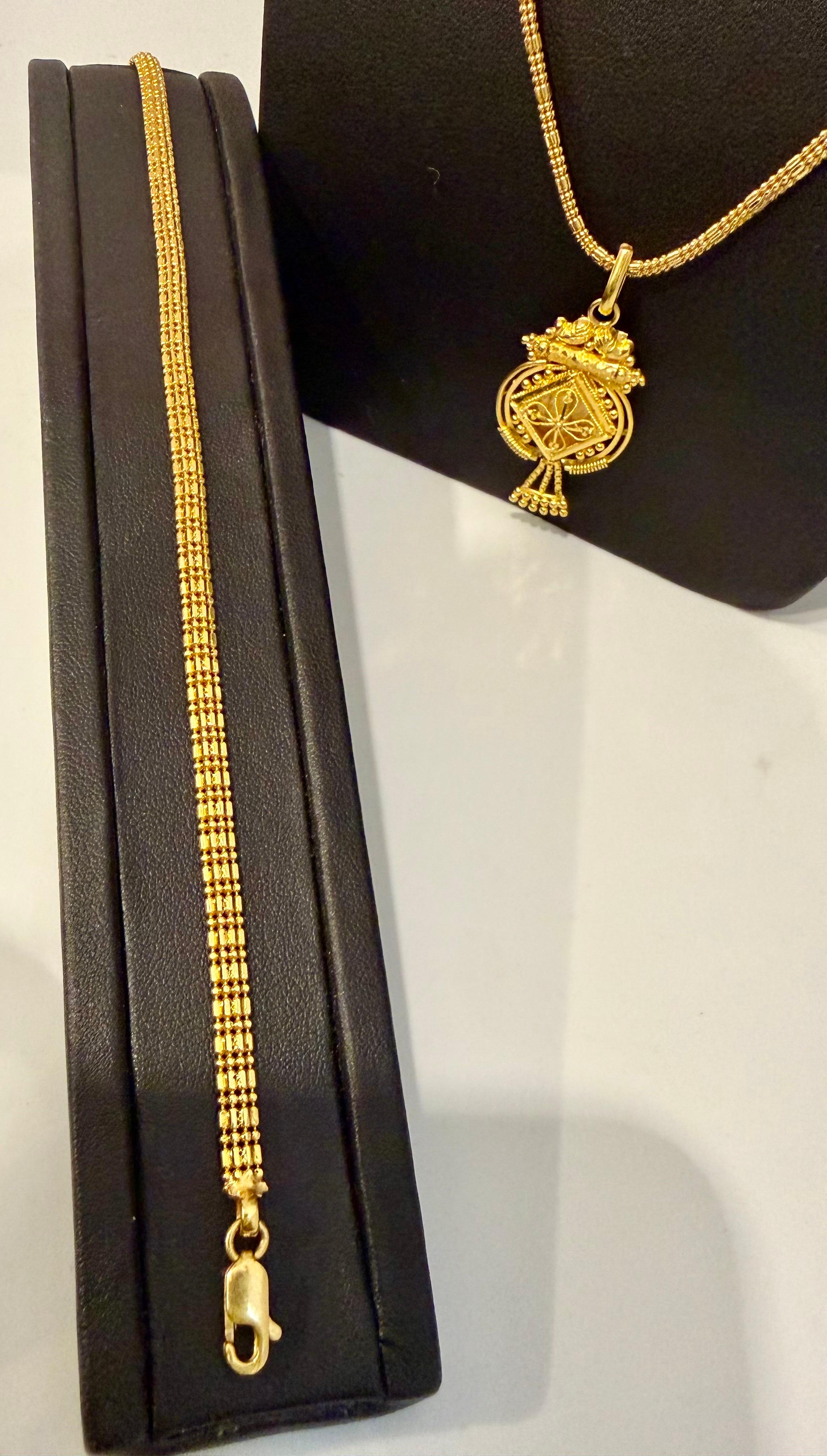 30.8 Gm 22 Kilates Oro Amarillo Pendiente , Pulsera y Cadena + Colgante Suite Nupcial en venta 4