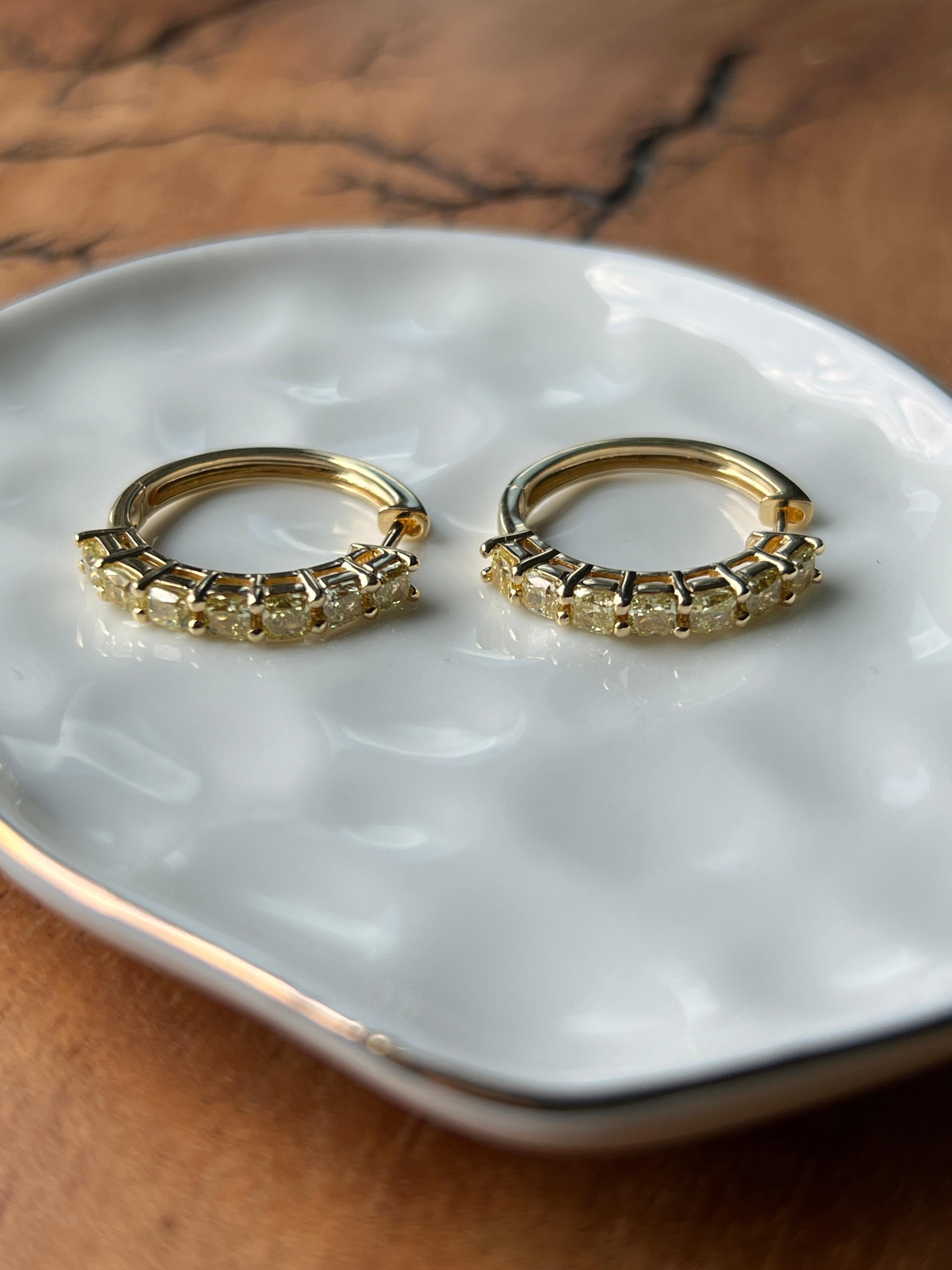 Taille coussin Boucles d'oreilles en or jaune 18k et diamant jaune taillé en coussin de 3,08 TCW en vente