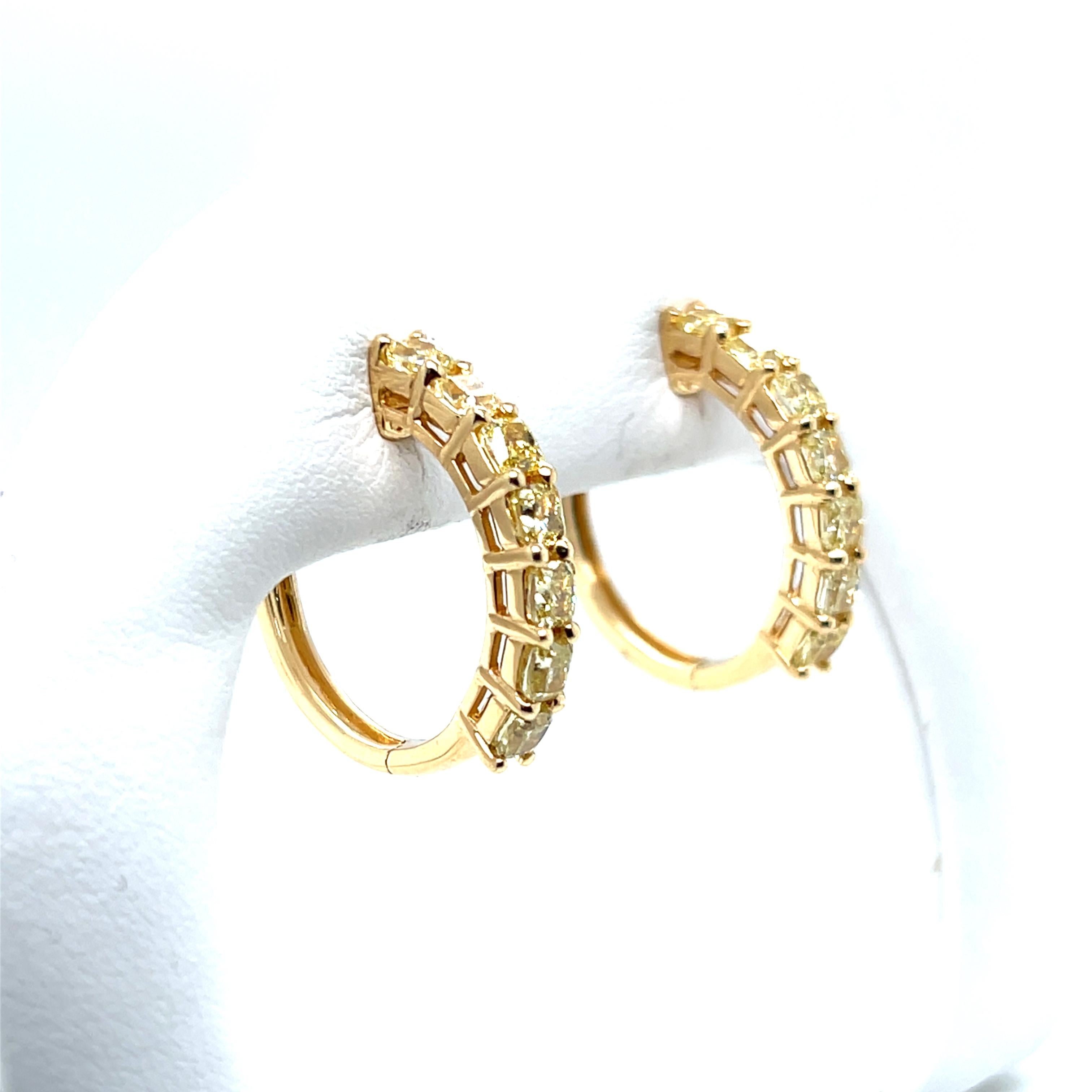 Boucles d'oreilles en or jaune 18k et diamant jaune taillé en coussin de 3,08 TCW Unisexe en vente