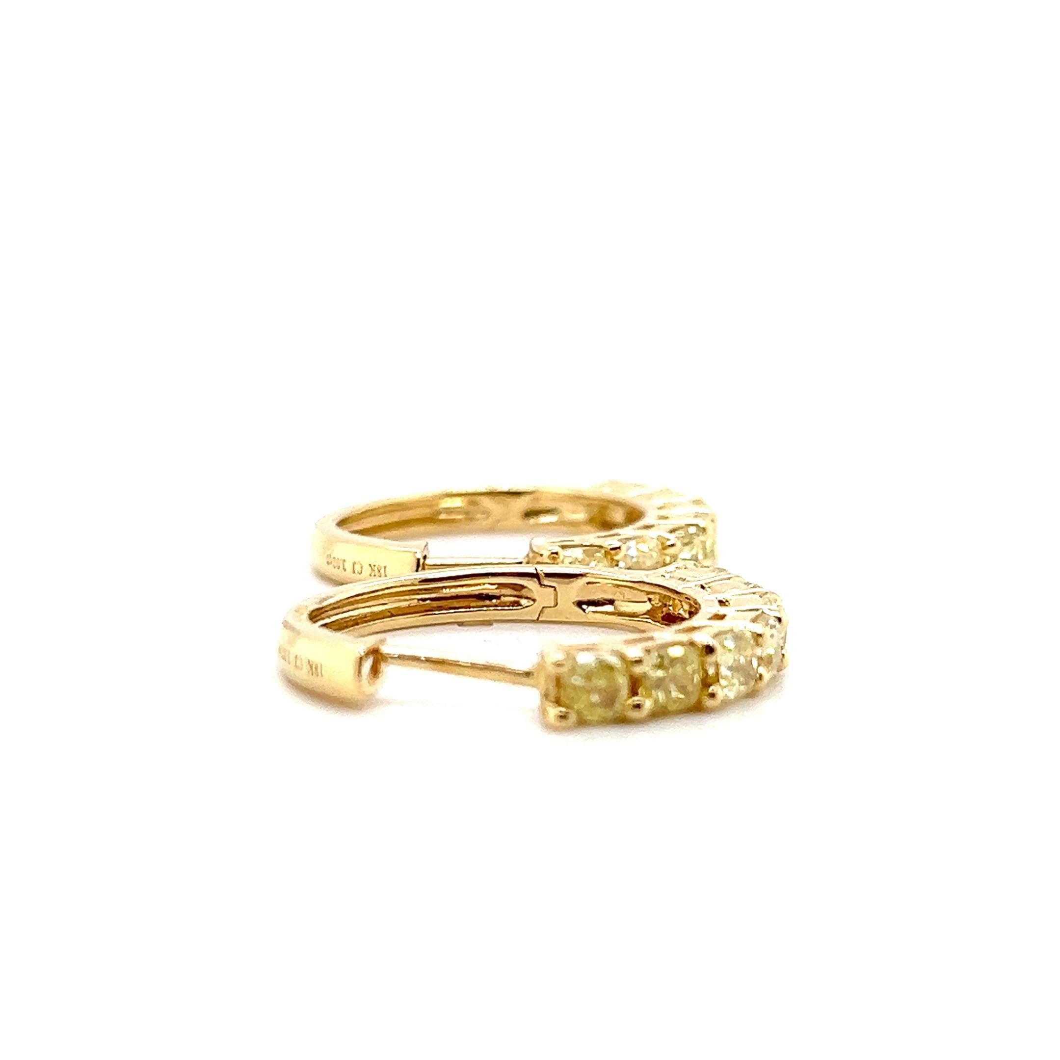 Boucles d'oreilles en or jaune 18k et diamant jaune taillé en coussin de 3,08 TCW en vente 2