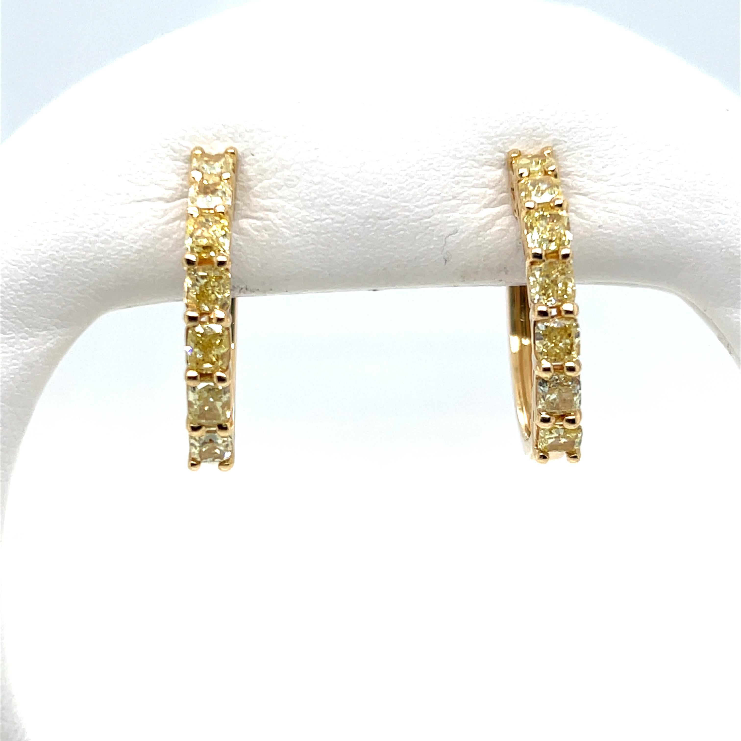 Boucles d'oreilles en or jaune 18k et diamant jaune taillé en coussin de 3,08 TCW en vente 3