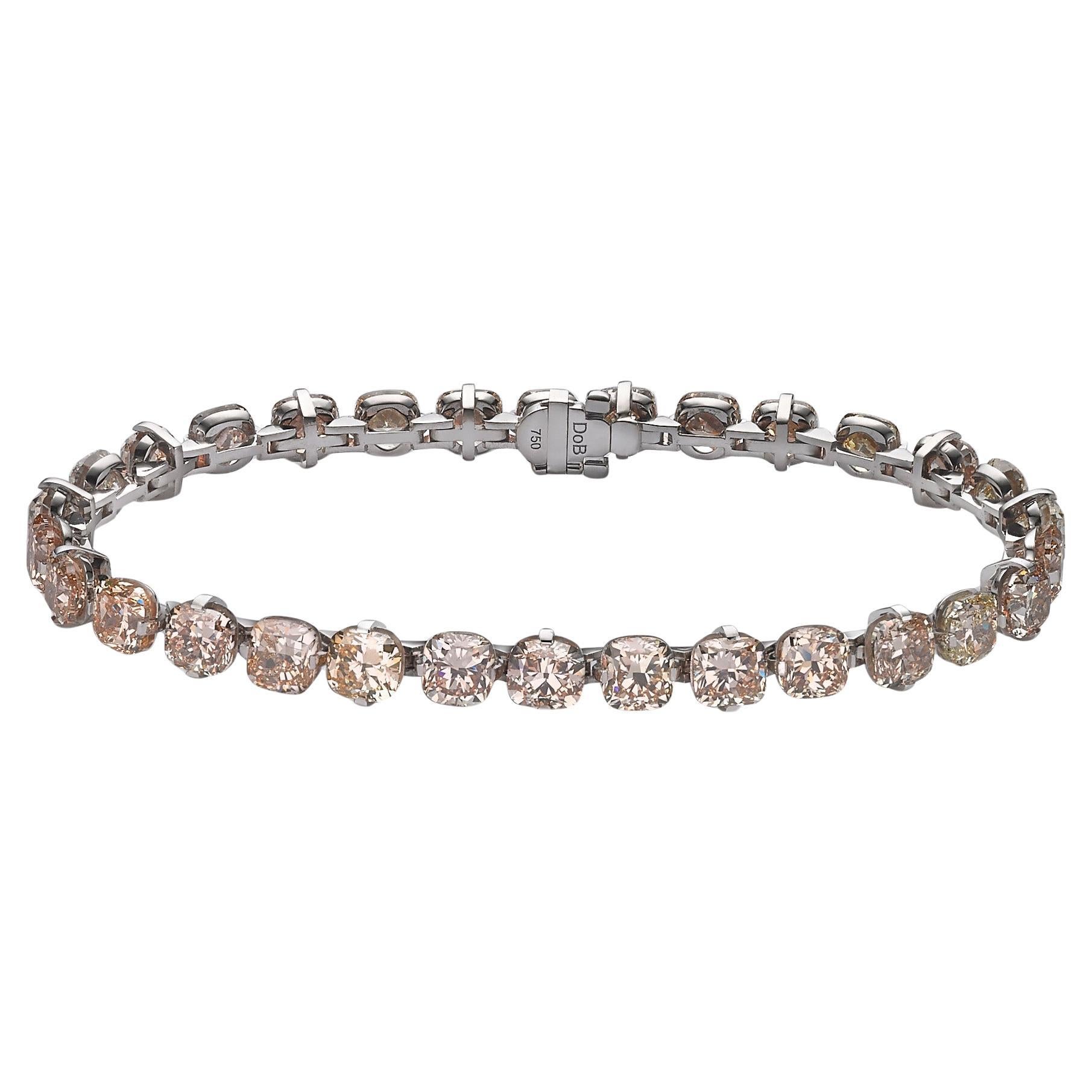 30.81 Carat Fancy Light Champagne Cushion Cut Diamond Tennis Bracelet For Sale