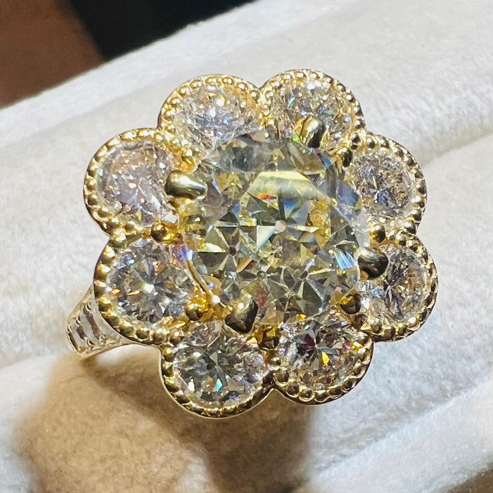 Diamant ancien de 3,08 carats serti à la fleur avec des diamants modernes de 2,85 carats en vente 14