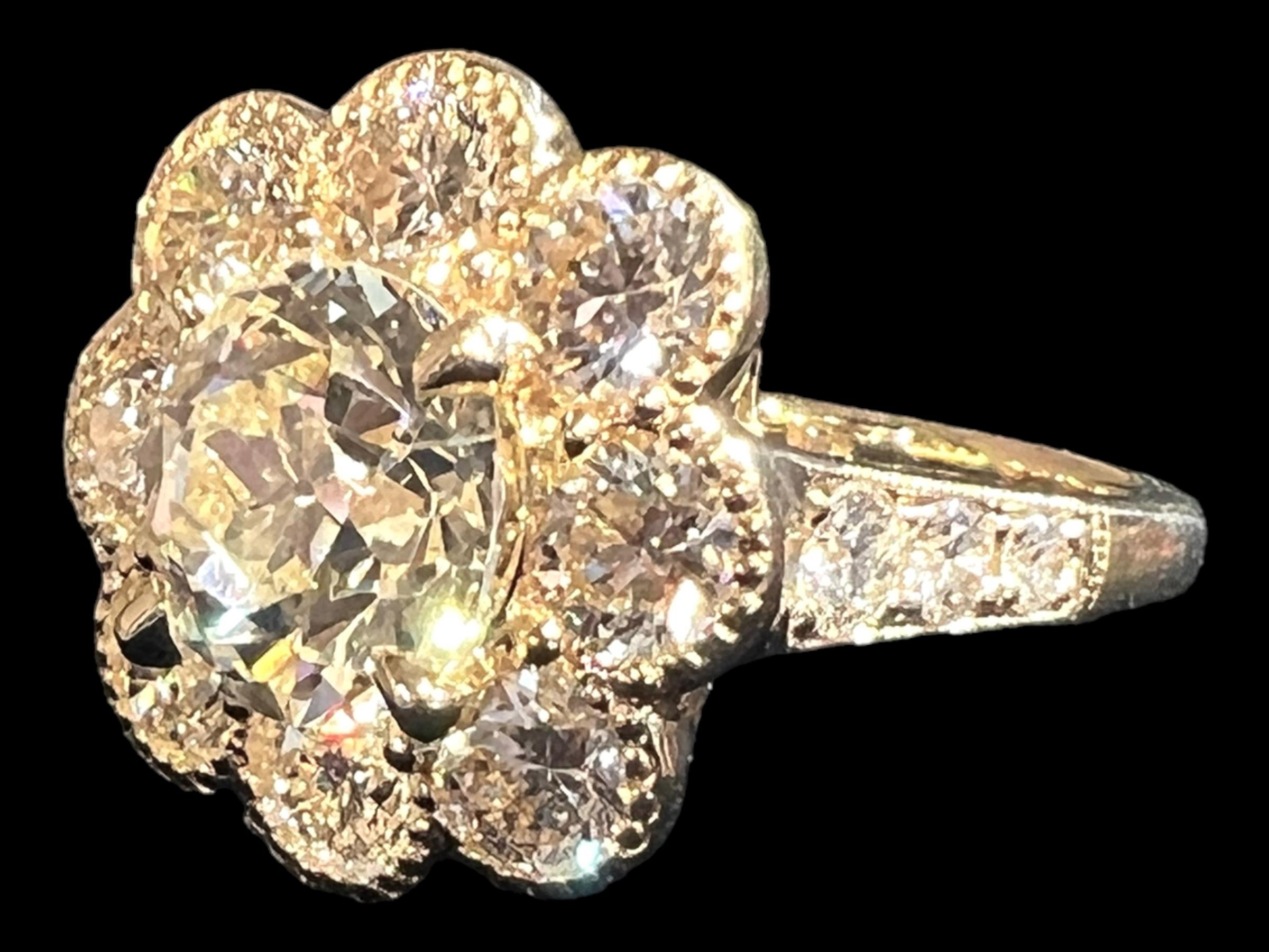 3.08ct Antique Diamond in Floral Setting with 2.85ct Modern Diamonds In Good Condition For Sale In SAINT-OUEN-SUR-SEINE, FR