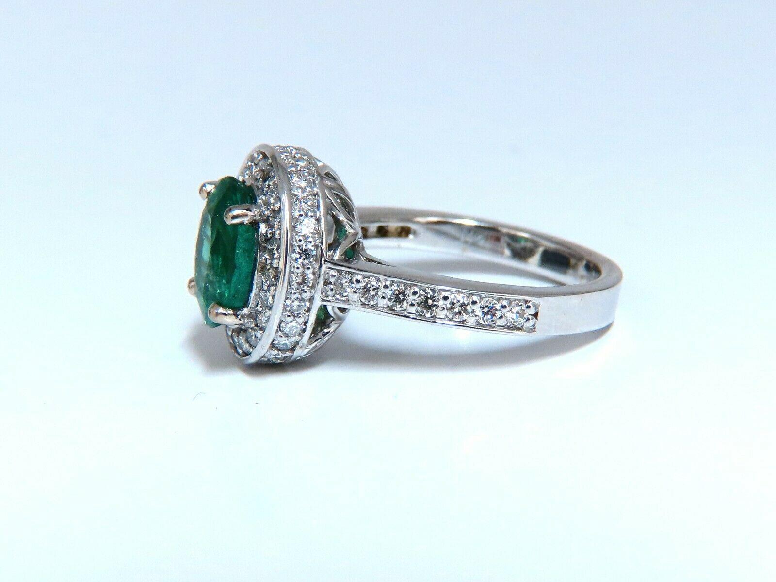 Oval Cut 3.08 Carat Natural Vivid Green Emerald Diamonds Halo Ring 14 Karat For Sale
