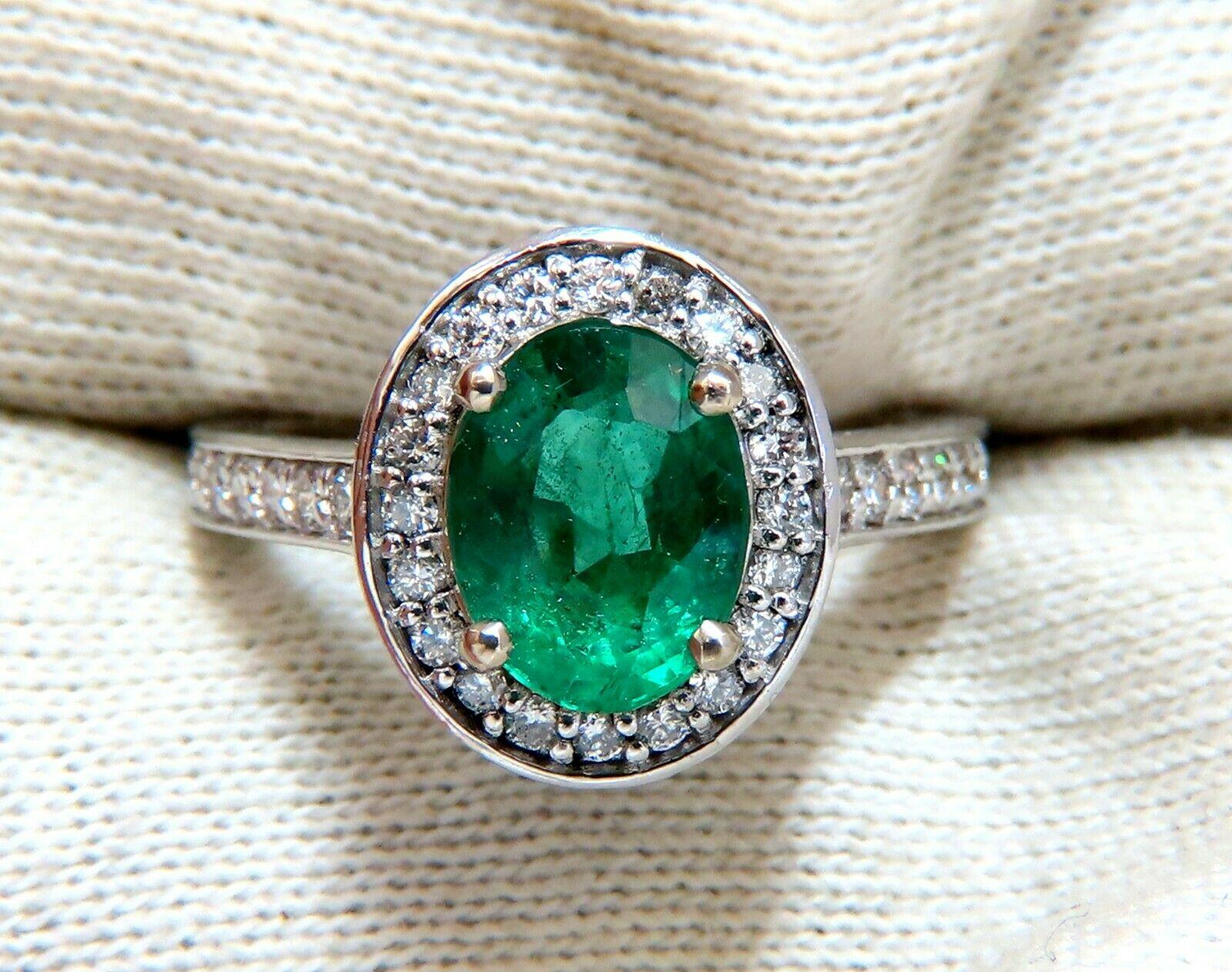 3.08 Carat Natural Vivid Green Emerald Diamonds Halo Ring 14 Karat In New Condition For Sale In New York, NY