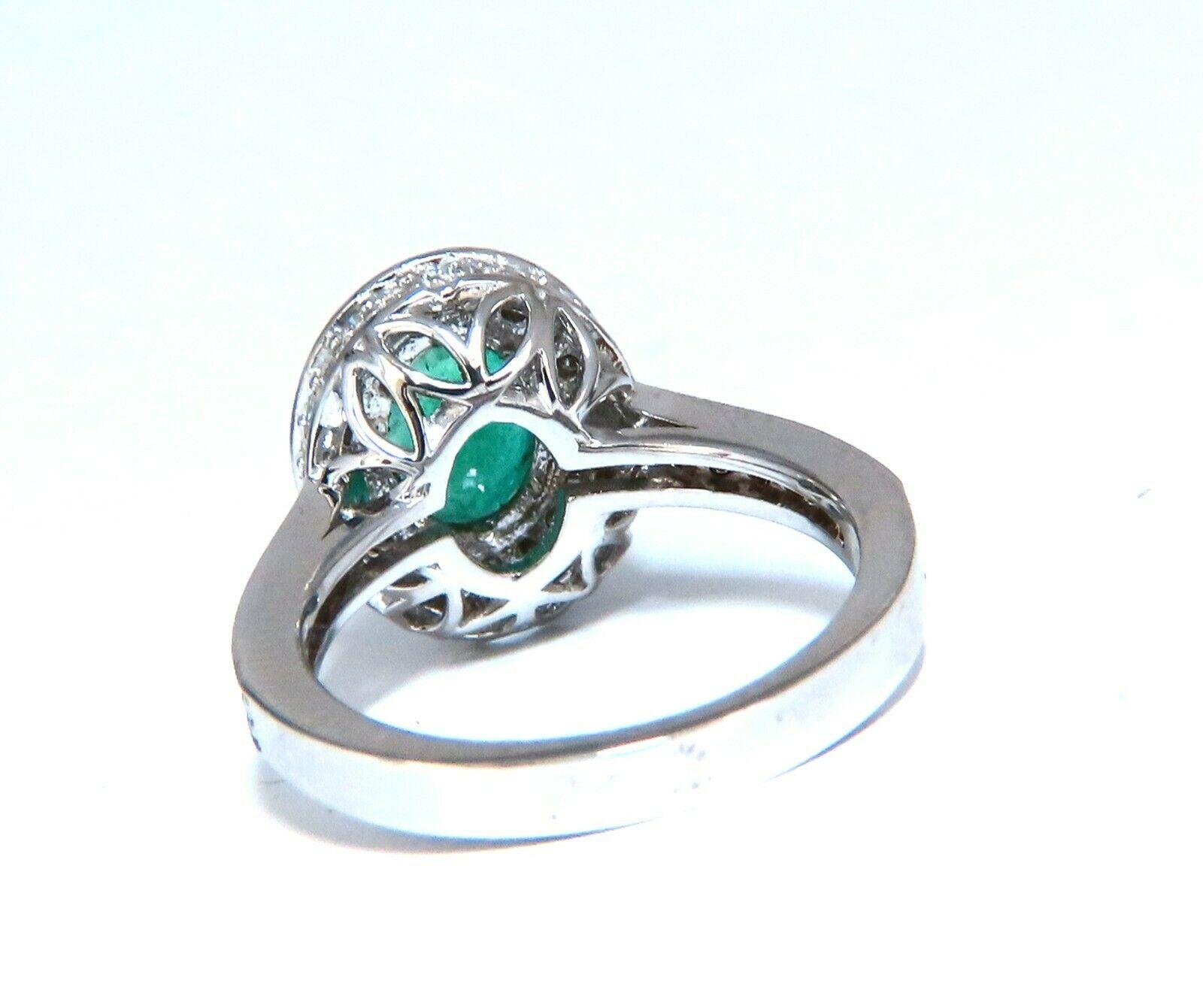 Women's or Men's 3.08 Carat Natural Vivid Green Emerald Diamonds Halo Ring 14 Karat For Sale