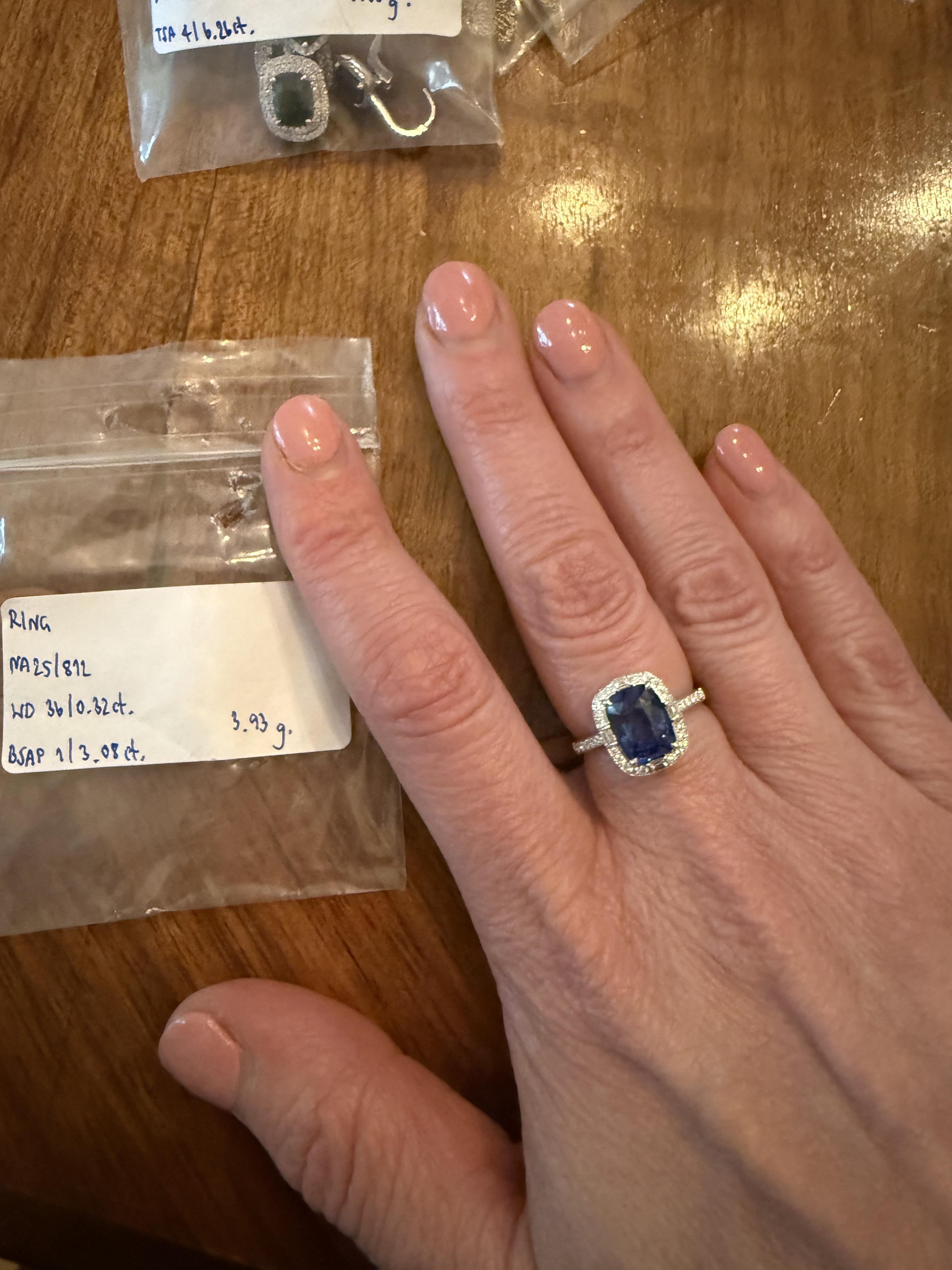 in vendita:  Anello con zaffiro blu reale da 3,08 carati e diamanti tondi e baguette in oro 18 carati 5