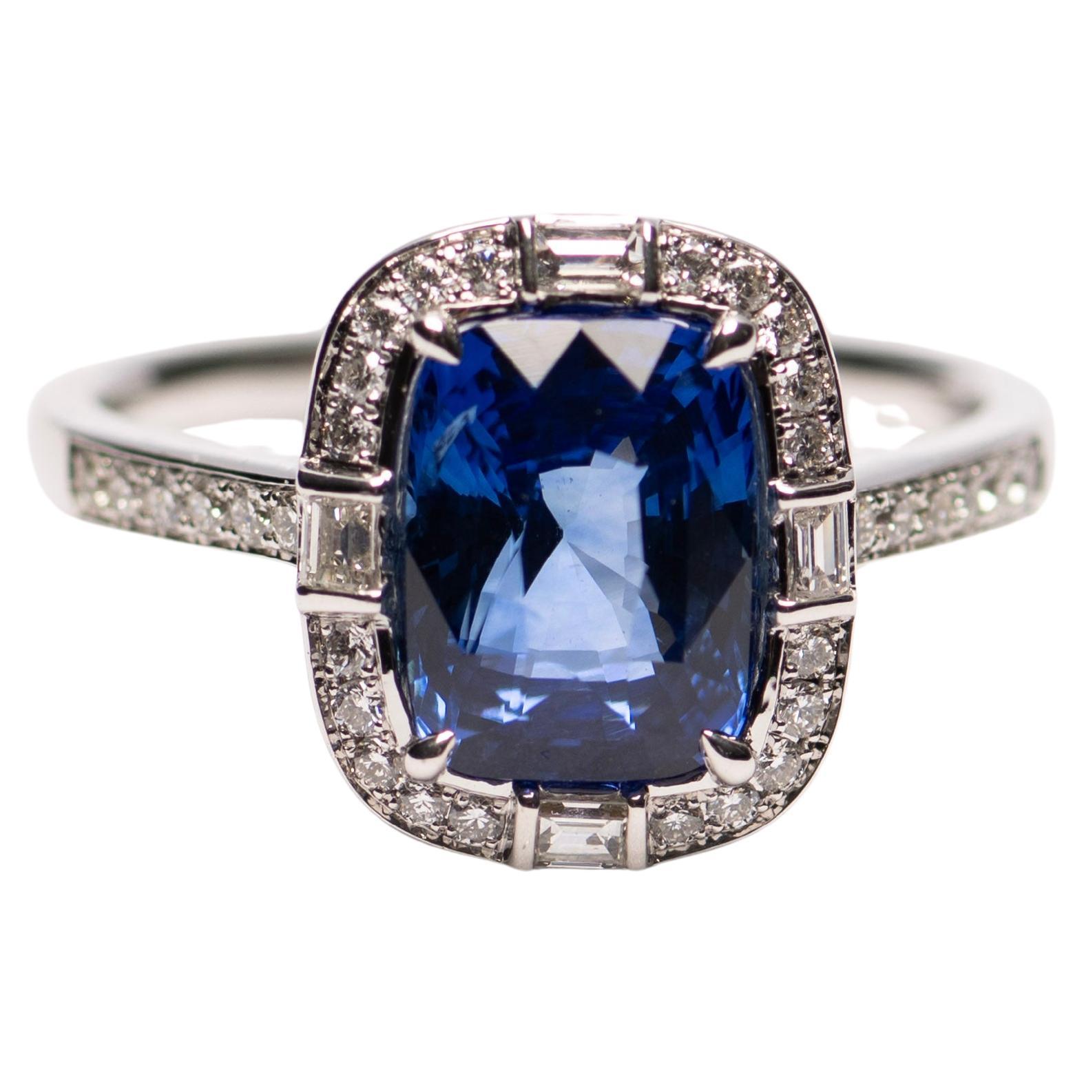 in vendita:  Anello con zaffiro blu reale da 3,08 carati e diamanti tondi e baguette in oro 18 carati